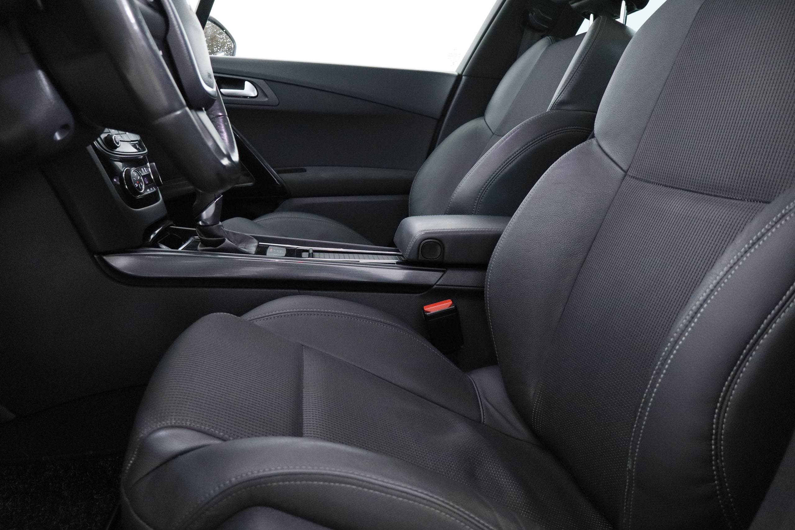 Peugeot 508 SW 2.0 HDI 180CV ALLURE AUTO 5P S/S # TECHO PANORAMICO, NAVY foto 22