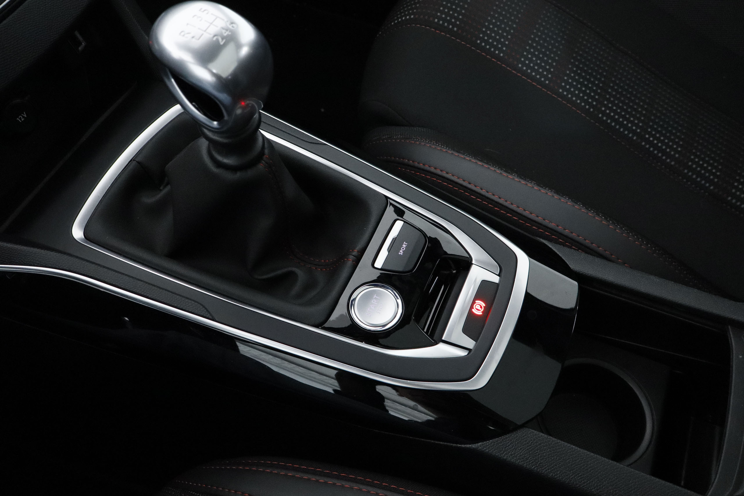 Peugeot 308 1.2 GT LINE 130CV 5P # TECHO PANORAMICO,NAVY,FAROS LED foto 22