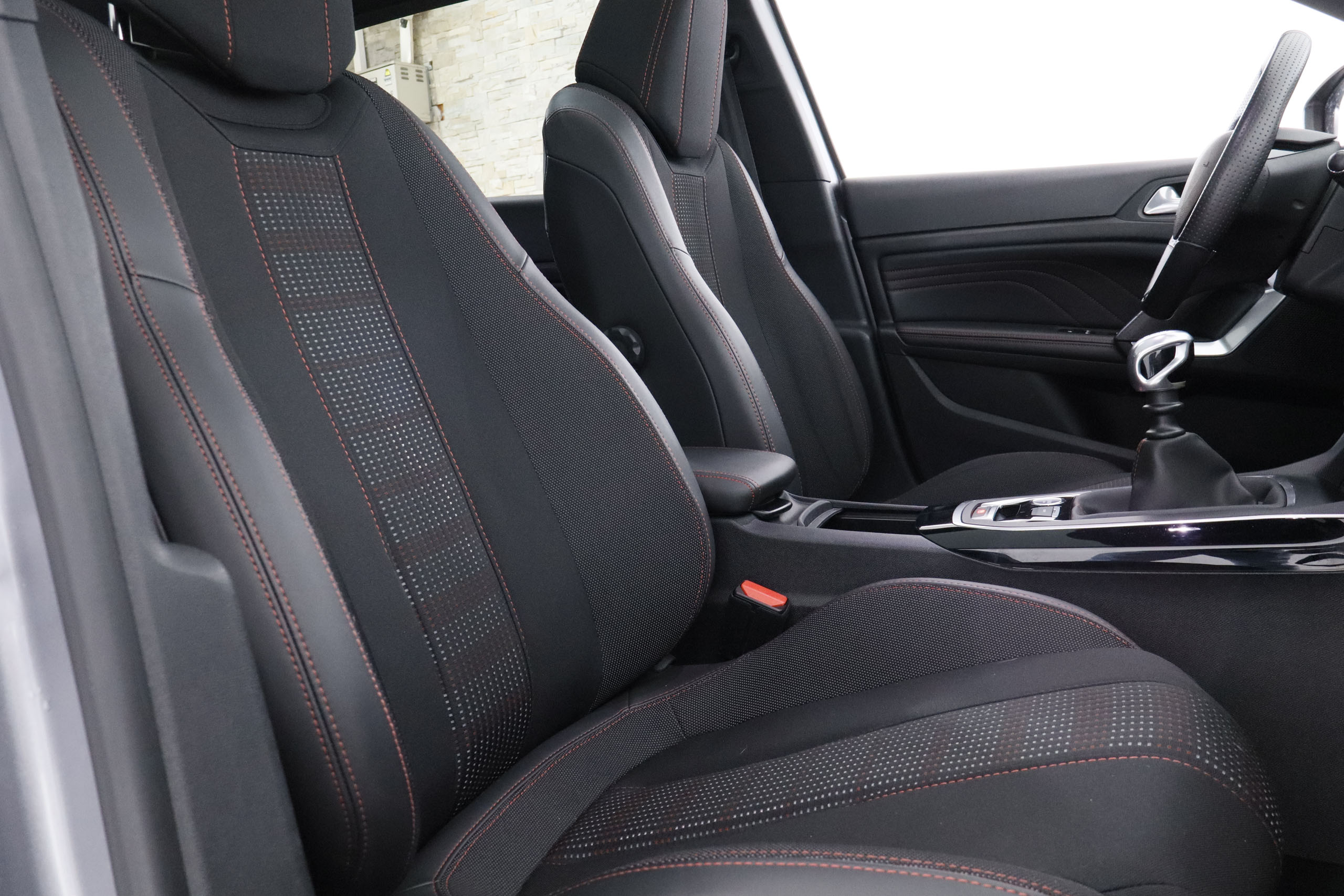 Peugeot 308 1.2 GT LINE 130CV 5P # TECHO PANORAMICO,NAVY,FAROS LED foto 24