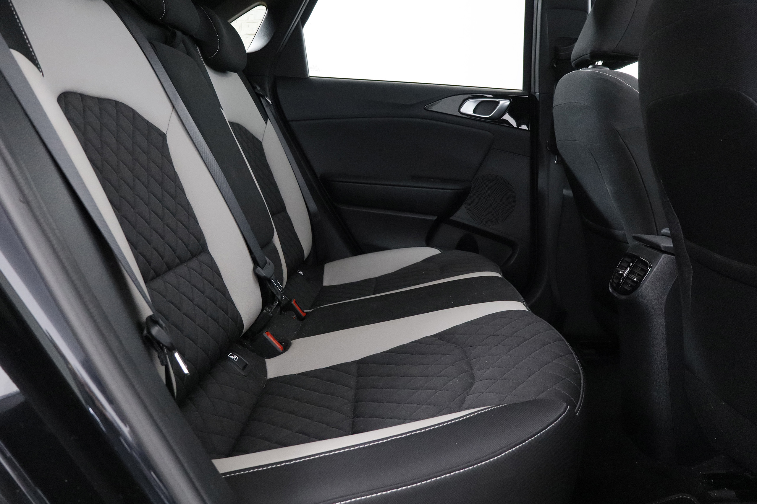 Kia Ceed 1.5 MHEV 160CV GT LINE DCT AUTO 5P S/S # TECHO ELE, NAVY, PARKTRONIC foto 28