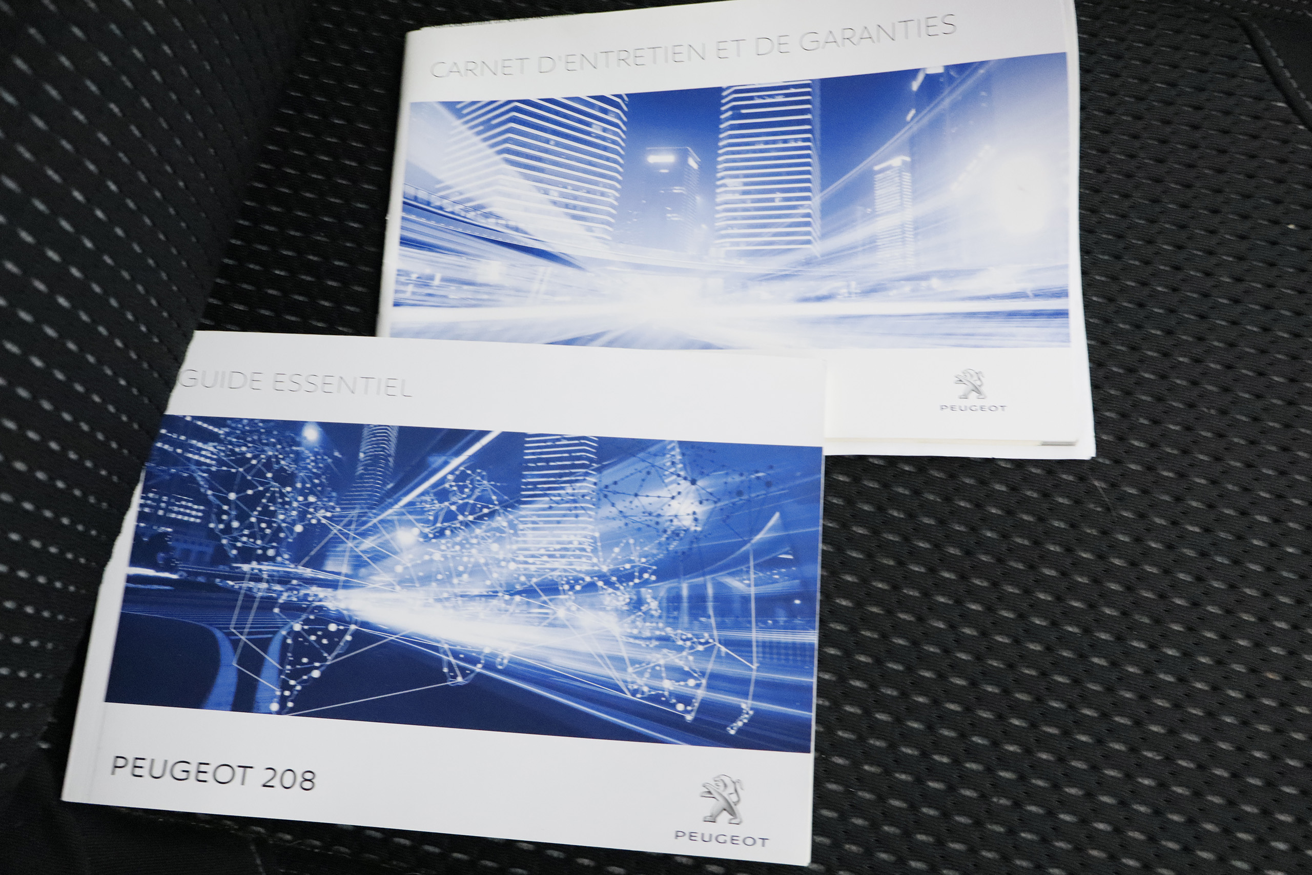 Peugeot 208 1.2 110CV ALLURE AUTO 5P S/S # NAVY foto 24