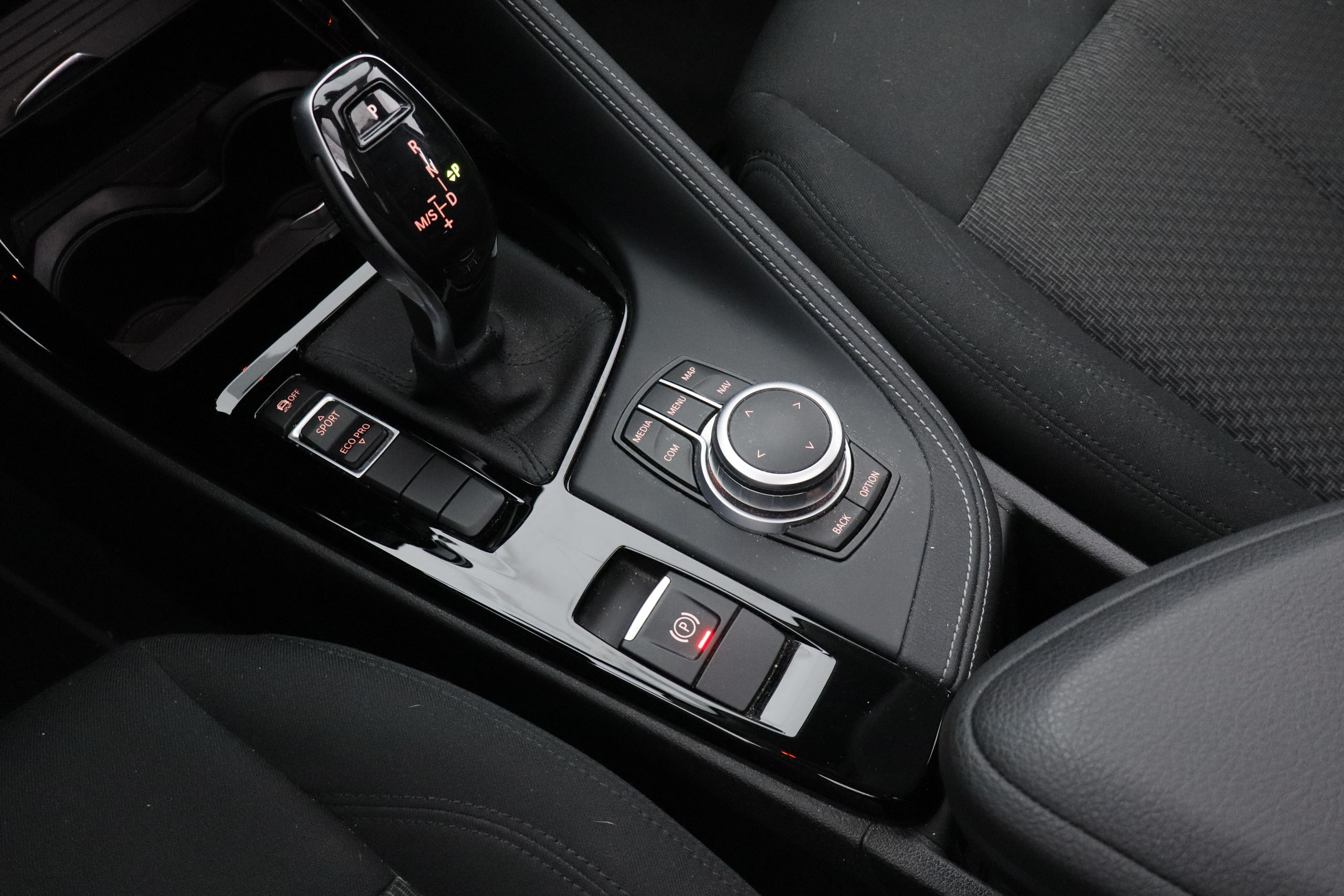 BMW X2 SDRIVE 18I AUTO 140CV 5P foto 17