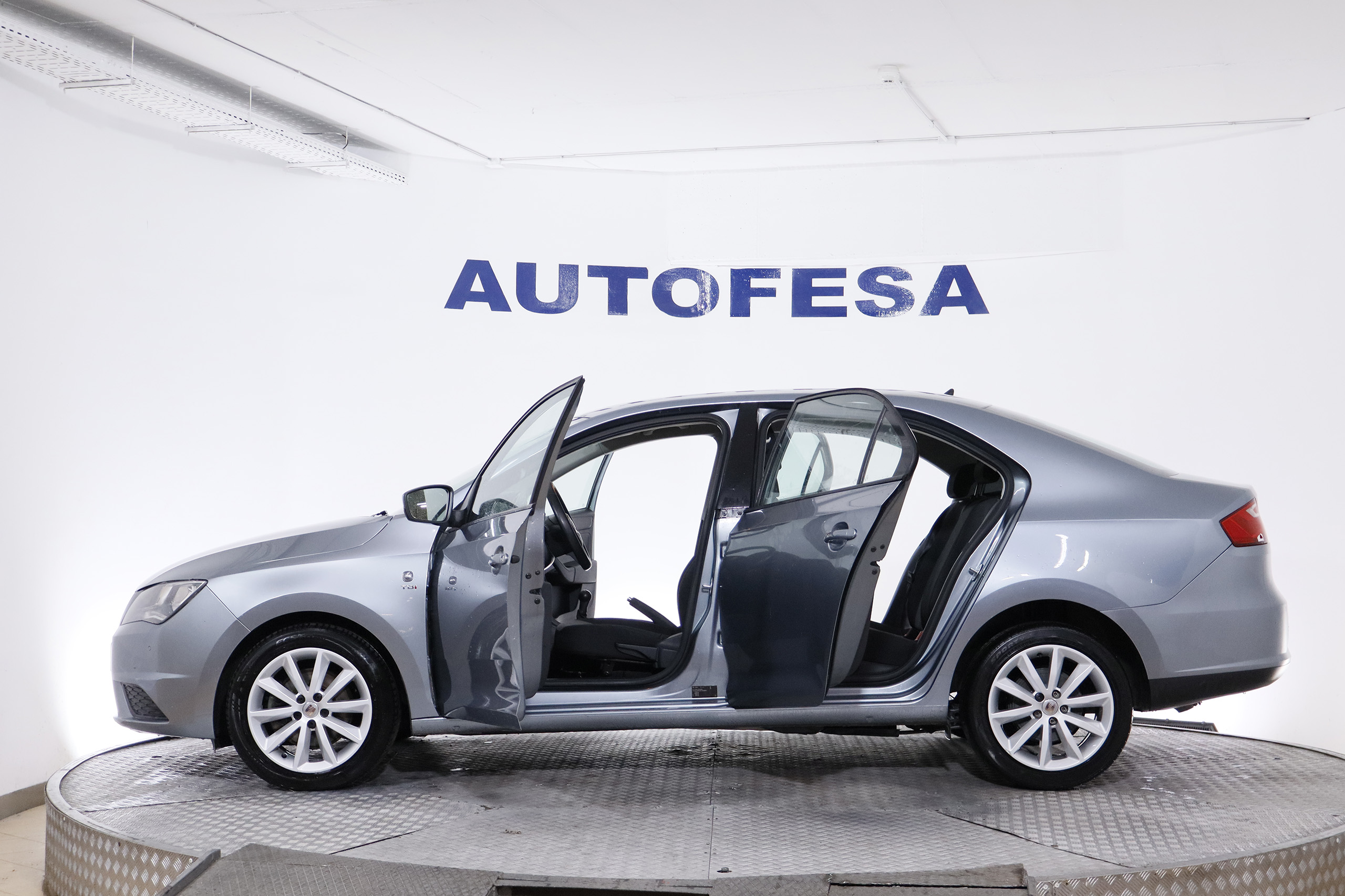 Seat Toledo 1.6 TDI STYLE 105CV 5P # NAVY, PARKTRONIC foto 11