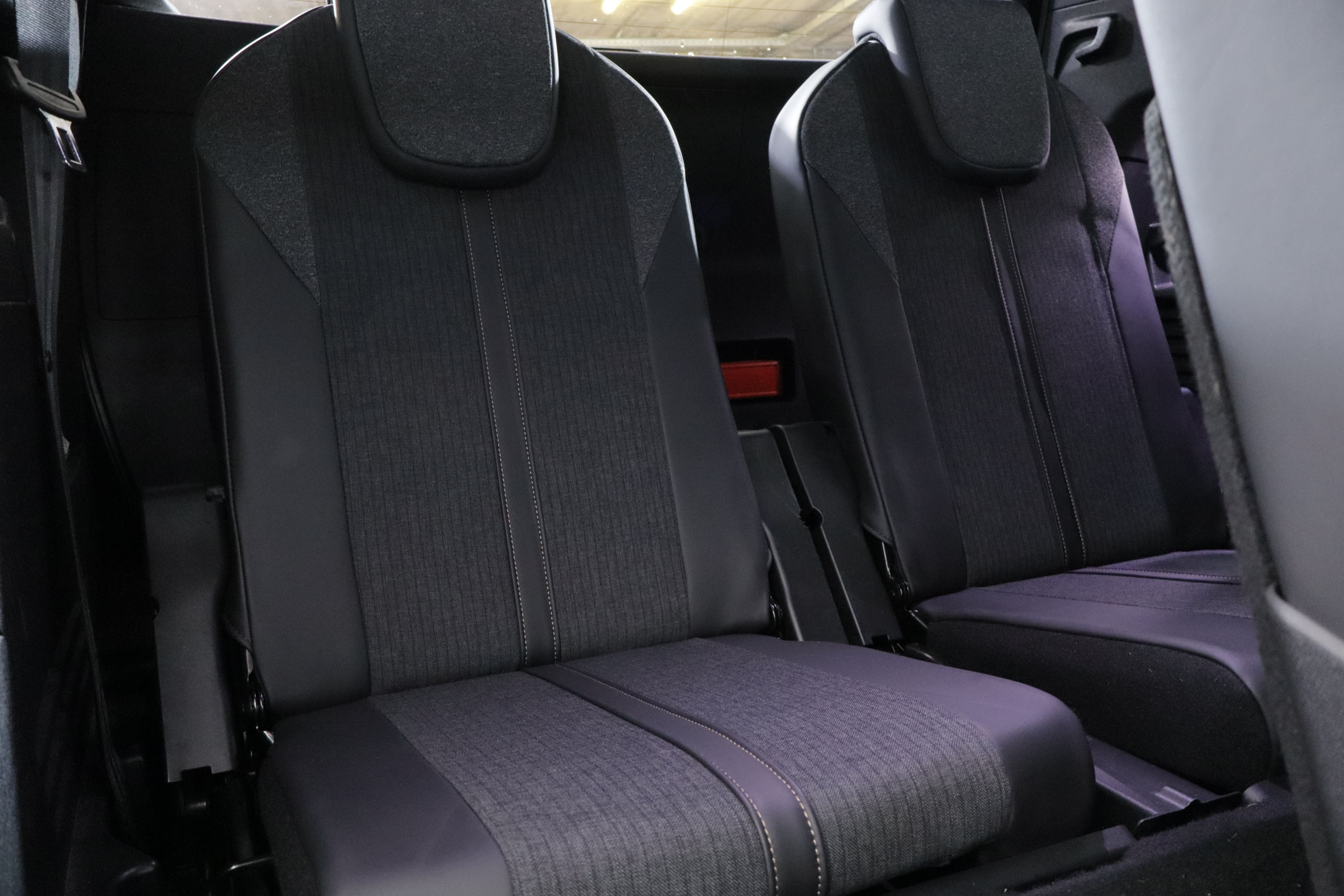 Peugeot 5008 5008 BLUEHDI GT LINE 130CV S/S 7 PLAZAS 5P # NAVY,FAROS LED,CAMARA TRASERA,PARKTRONIC foto 29