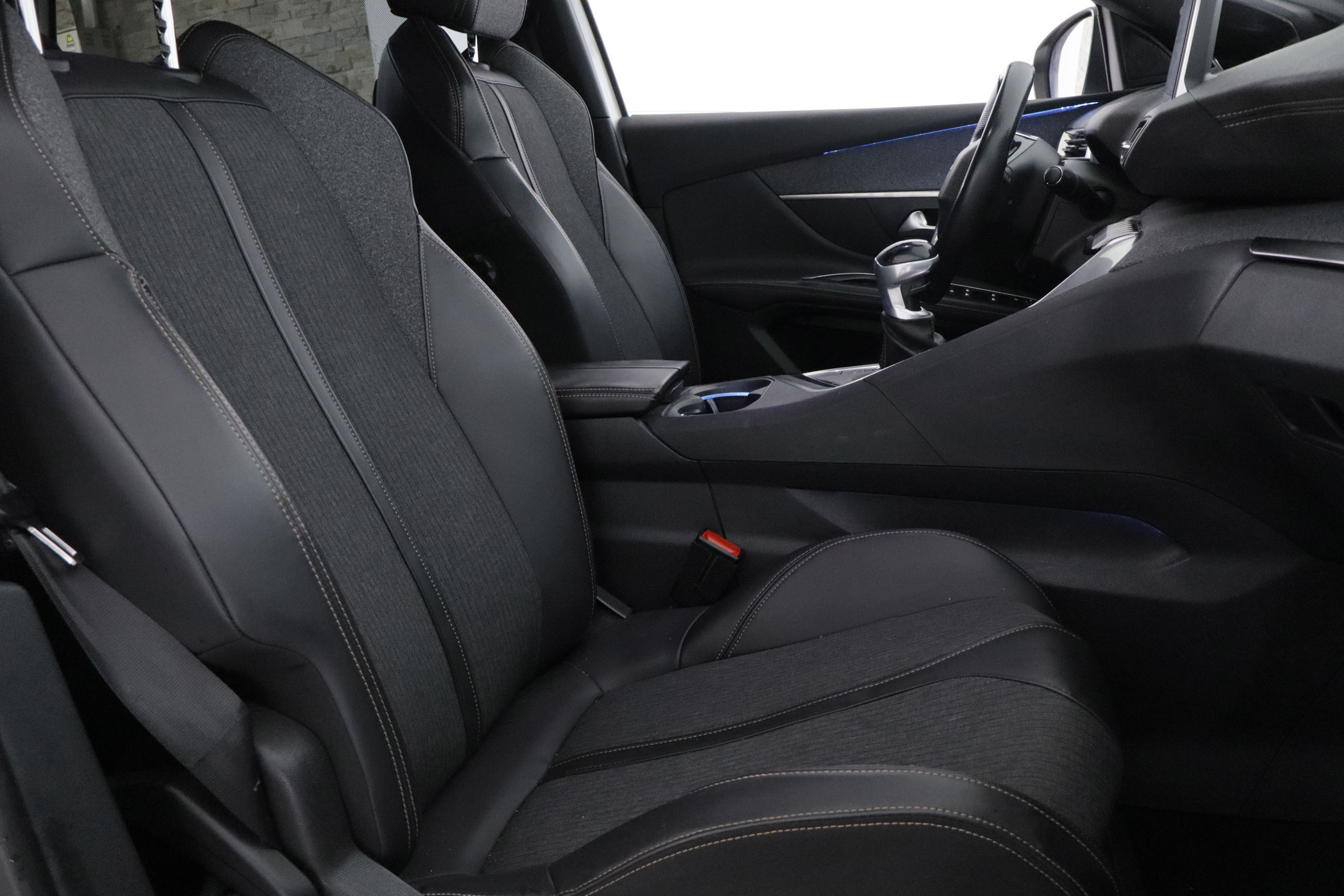 Peugeot 5008 5008 BLUEHDI GT LINE 130CV S/S 7 PLAZAS 5P # NAVY,FAROS LED,CAMARA TRASERA,PARKTRONIC foto 27