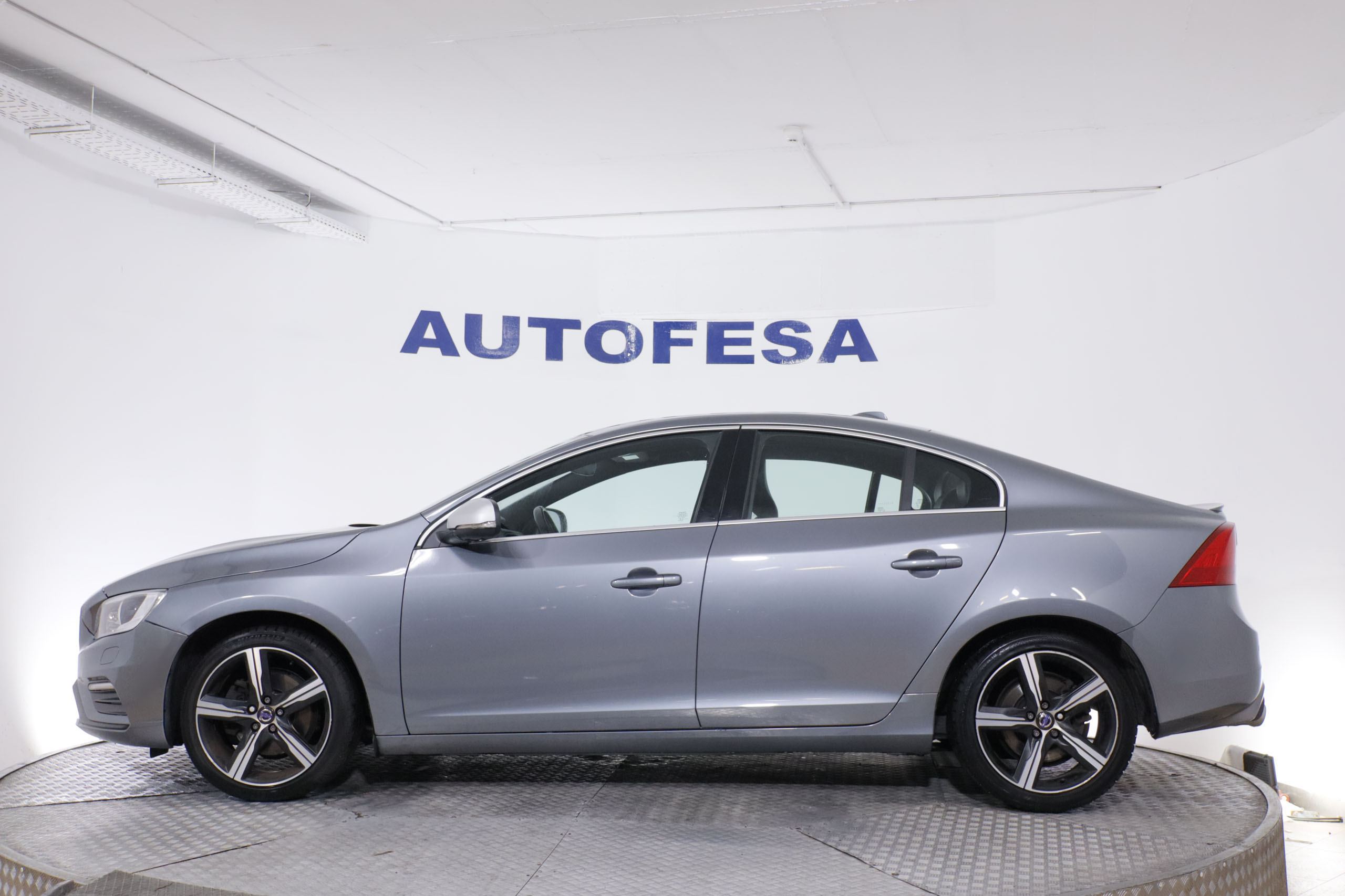 Volvo S60 2.0 D3 R-DESIGN AUTO 150CV 4P # NAVY,XENON,PARKTRONIC foto 5