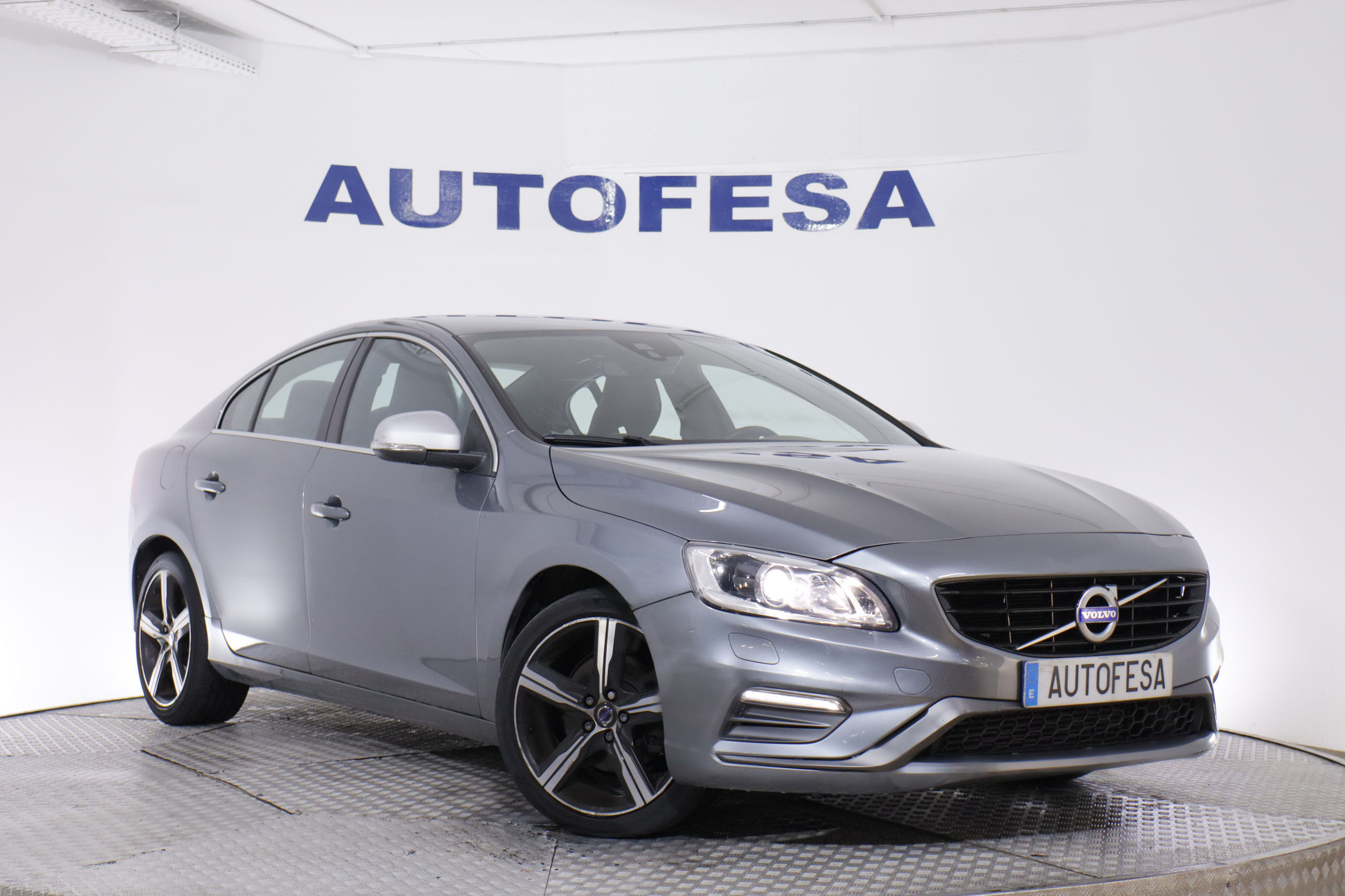 Volvo S60 2.0 D3 R-DESIGN AUTO 150CV 4P # NAVY,XENON,PARKTRONIC foto 3