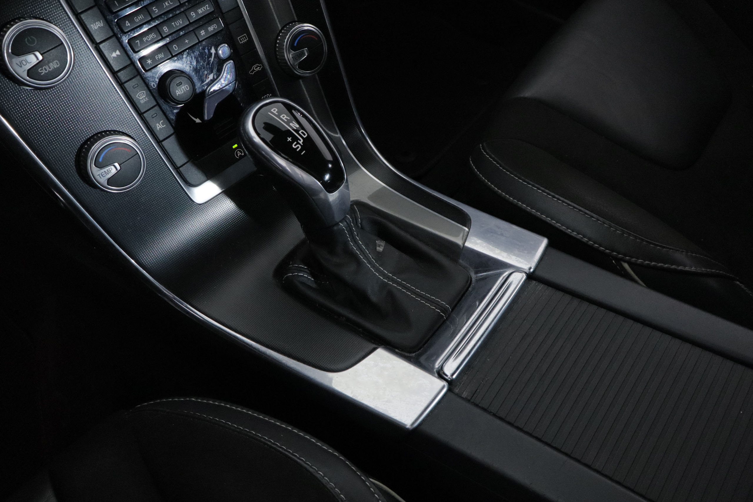 Volvo S60 2.0 D3 R-DESIGN AUTO 150CV 4P # NAVY,XENON,PARKTRONIC foto 17