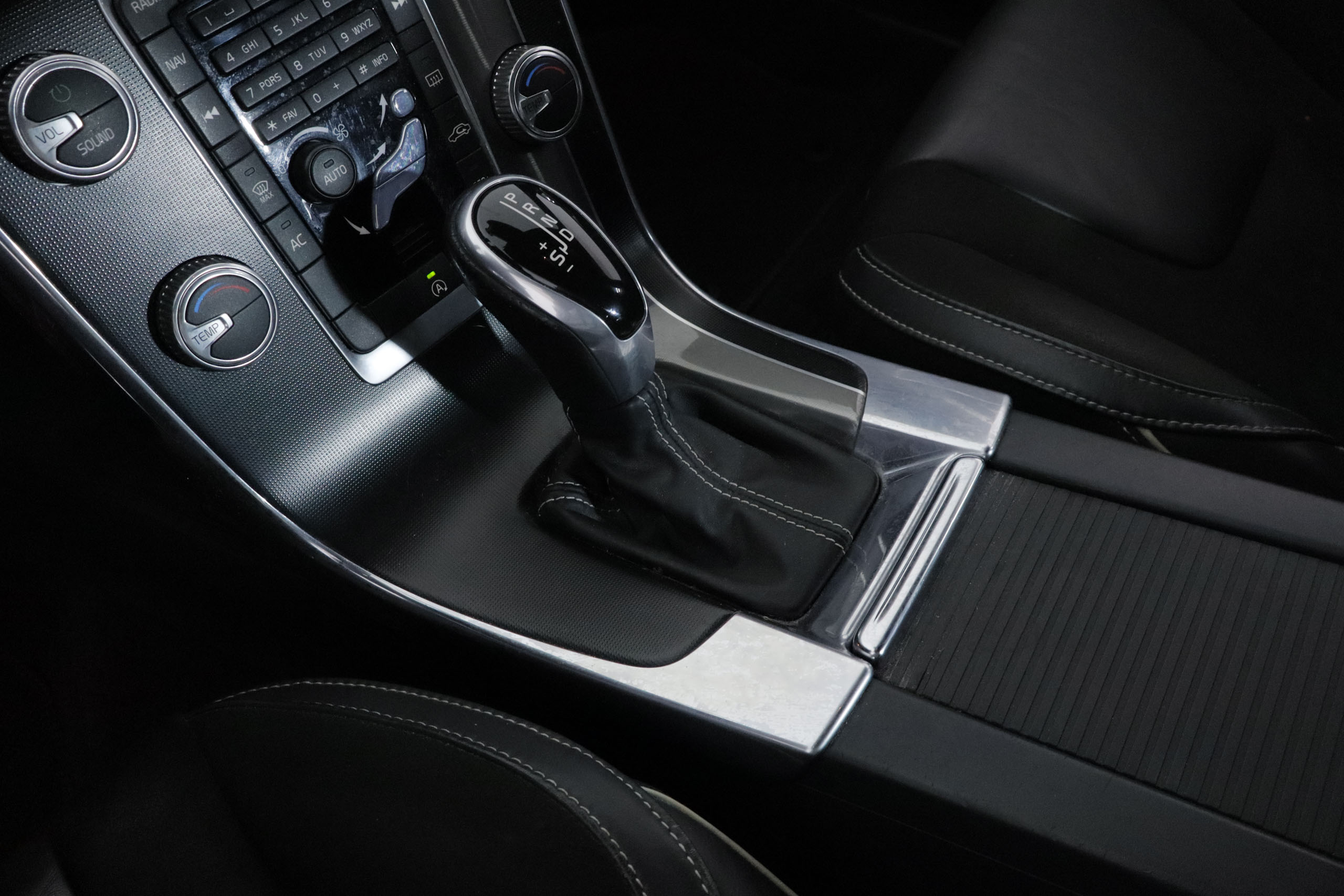 Volvo S60 2.0 D3 R-DESIGN AUTO 150CV 4P # NAVY,XENON,PARKTRONIC foto 15