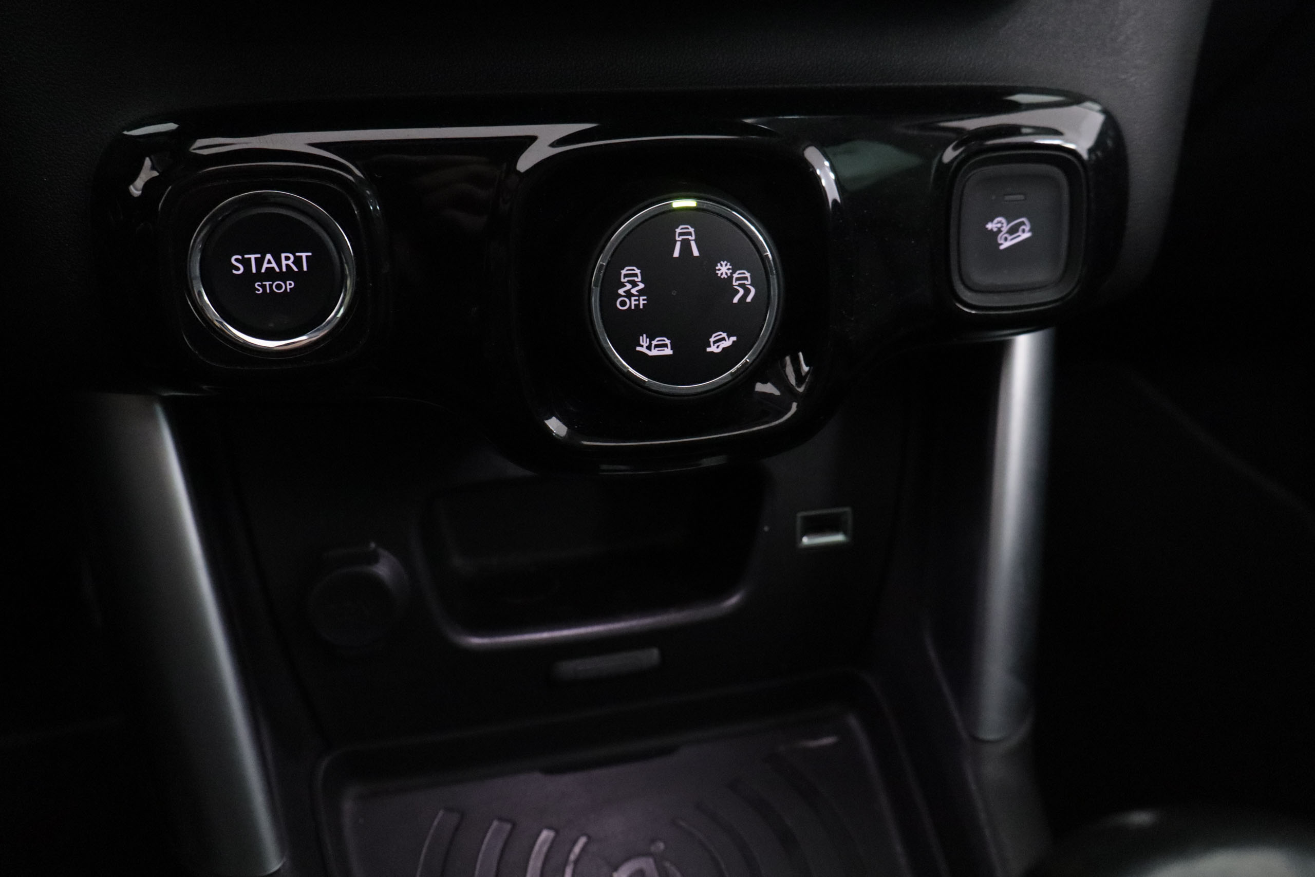 Citroen C3 Aircross 1.2 PURETECH SHINE 110CV # TECHO PANORAMICO ELE,NAVY, foto 18