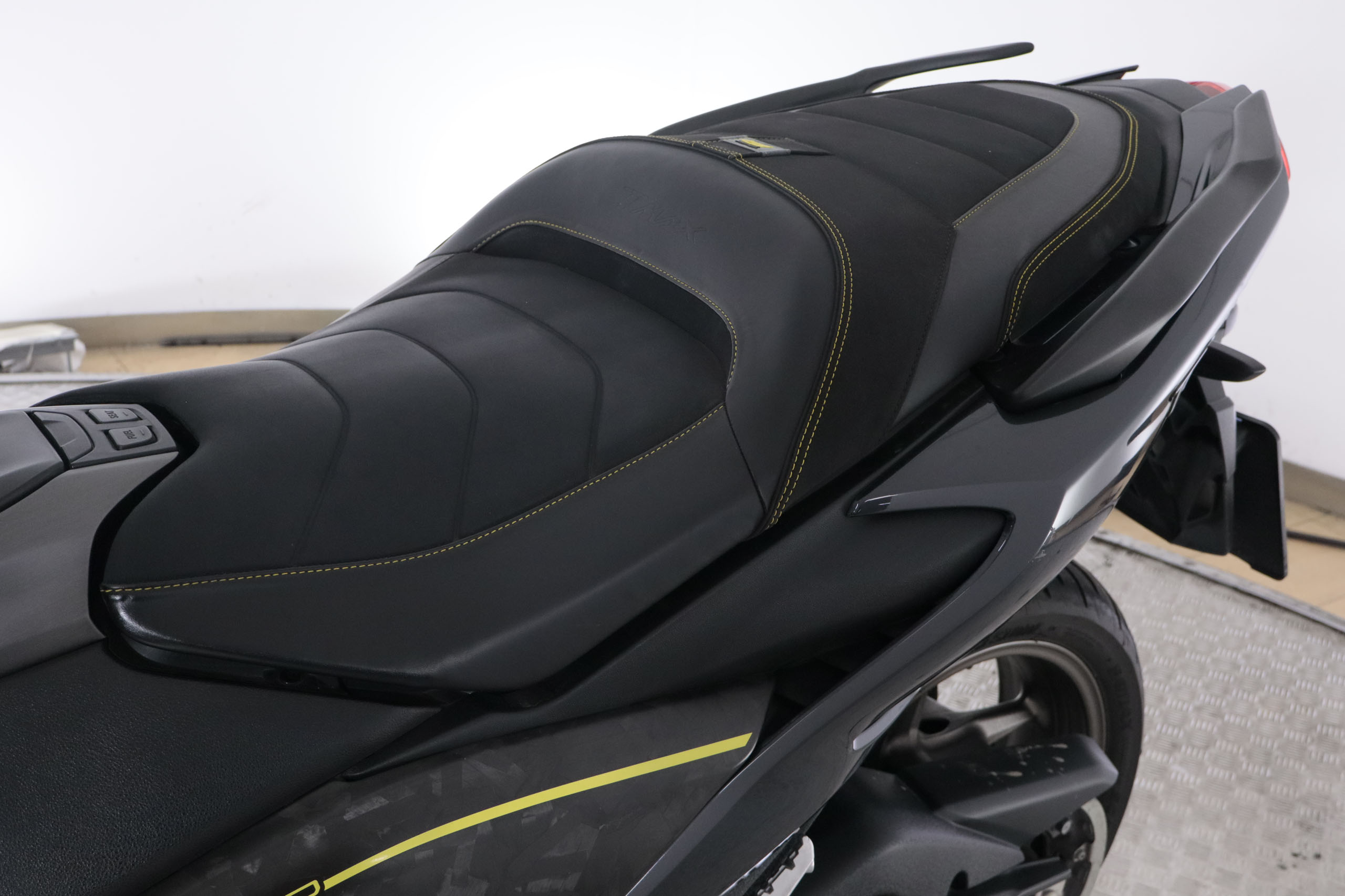 Yamaha T-MAX 560 T-MAX 560 20TH ANNIVERSARY 48CV ABS TCS # FAROS LED,ASIENTOS CALEFACTABLES foto 17