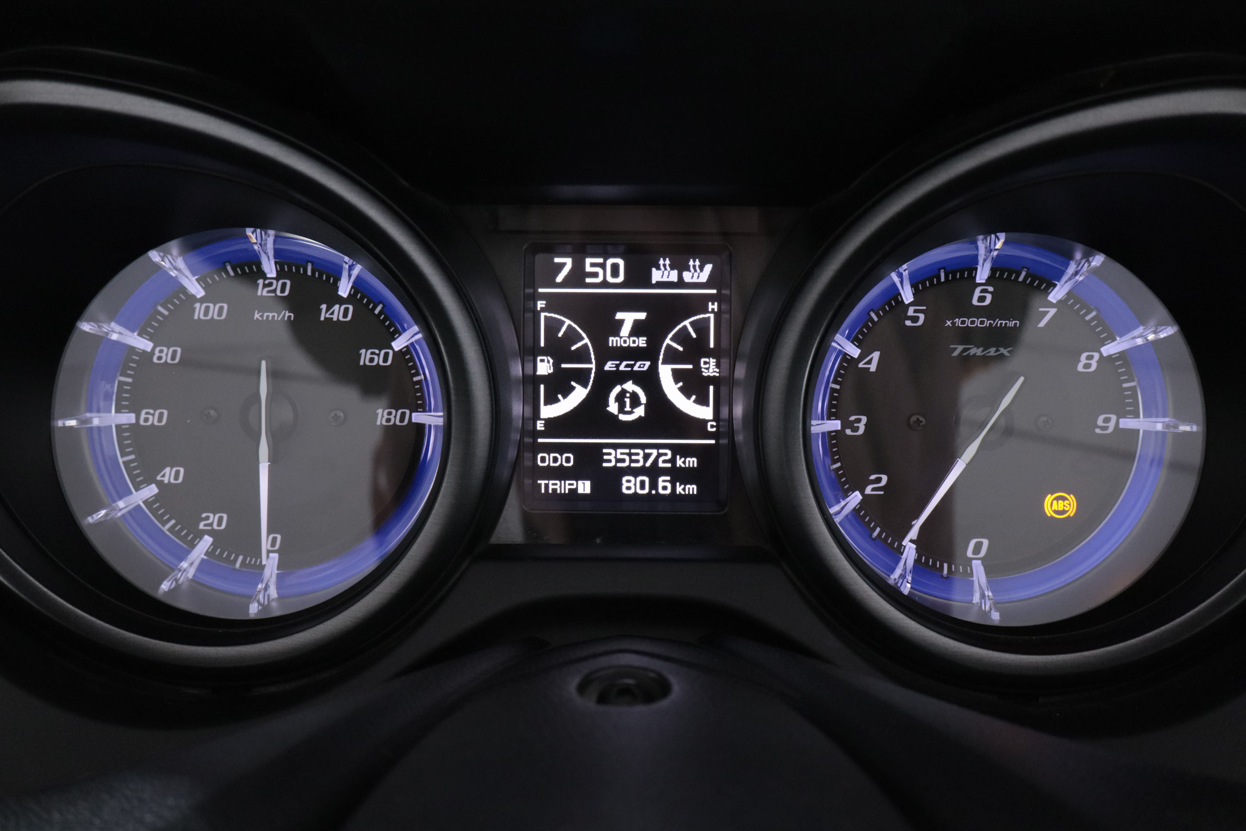 Yamaha T-MAX 560 T-MAX 560 20TH ANNIVERSARY 48CV ABS TCS # FAROS LED,ASIENTOS CALEFACTABLES foto 19