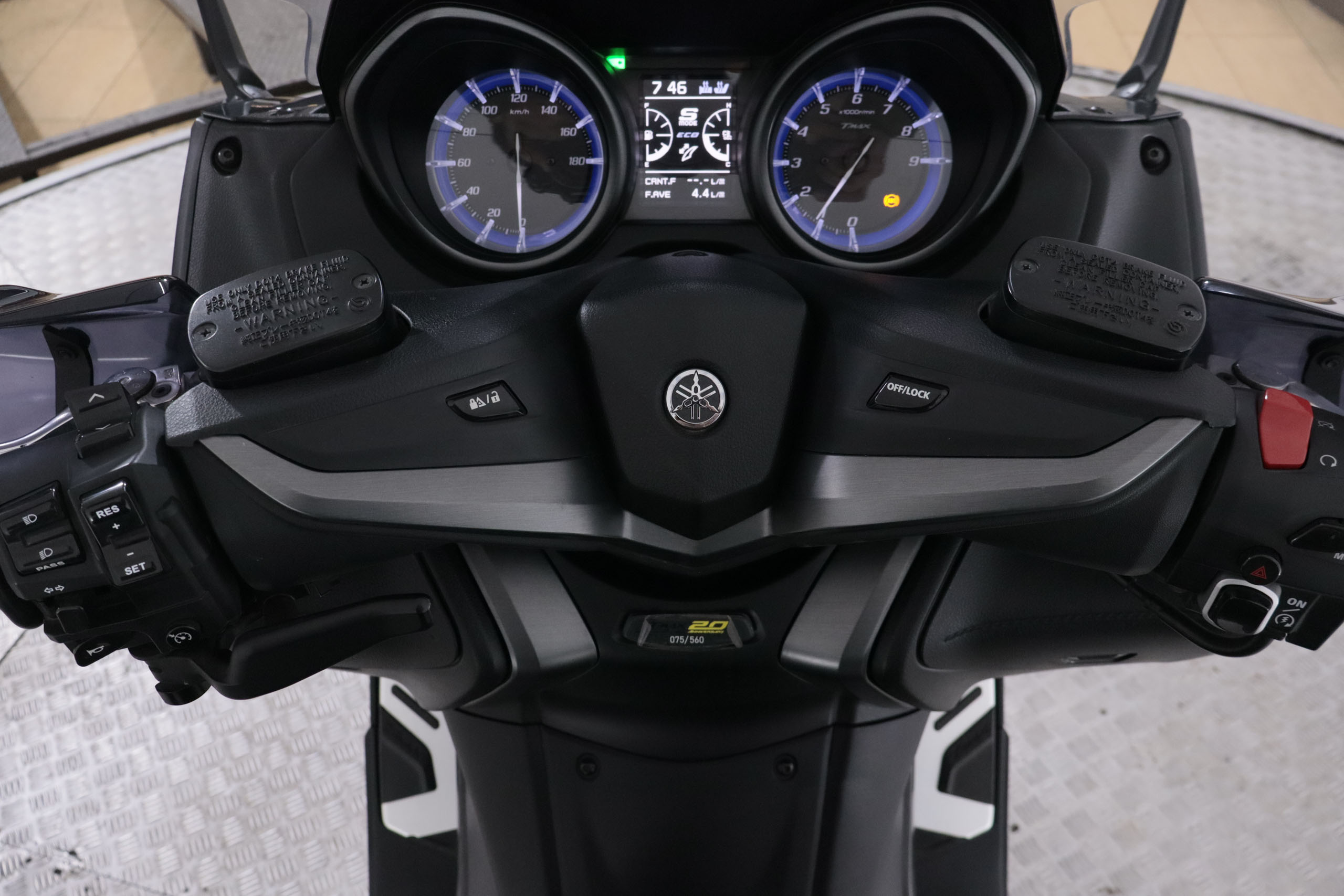 Yamaha T-MAX 560 T-MAX 560 20TH ANNIVERSARY 48CV ABS TCS # FAROS LED,ASIENTOS CALEFACTABLES foto 20