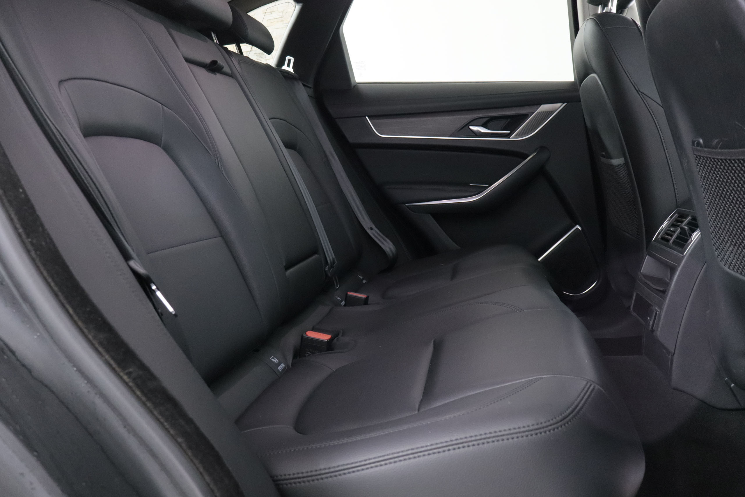 Jaguar FPACE 2.0 PHEV P400E AWD AUTO 400CV 5P # IVA DEDUCIBLE,NAVY,FAROS LED,CUERO, 2.0 PHEV P400E AWD AUTO 400CV 5P # IVA DEDUCIBLE,NAVY,FAROS LED,CUERO, foto 26