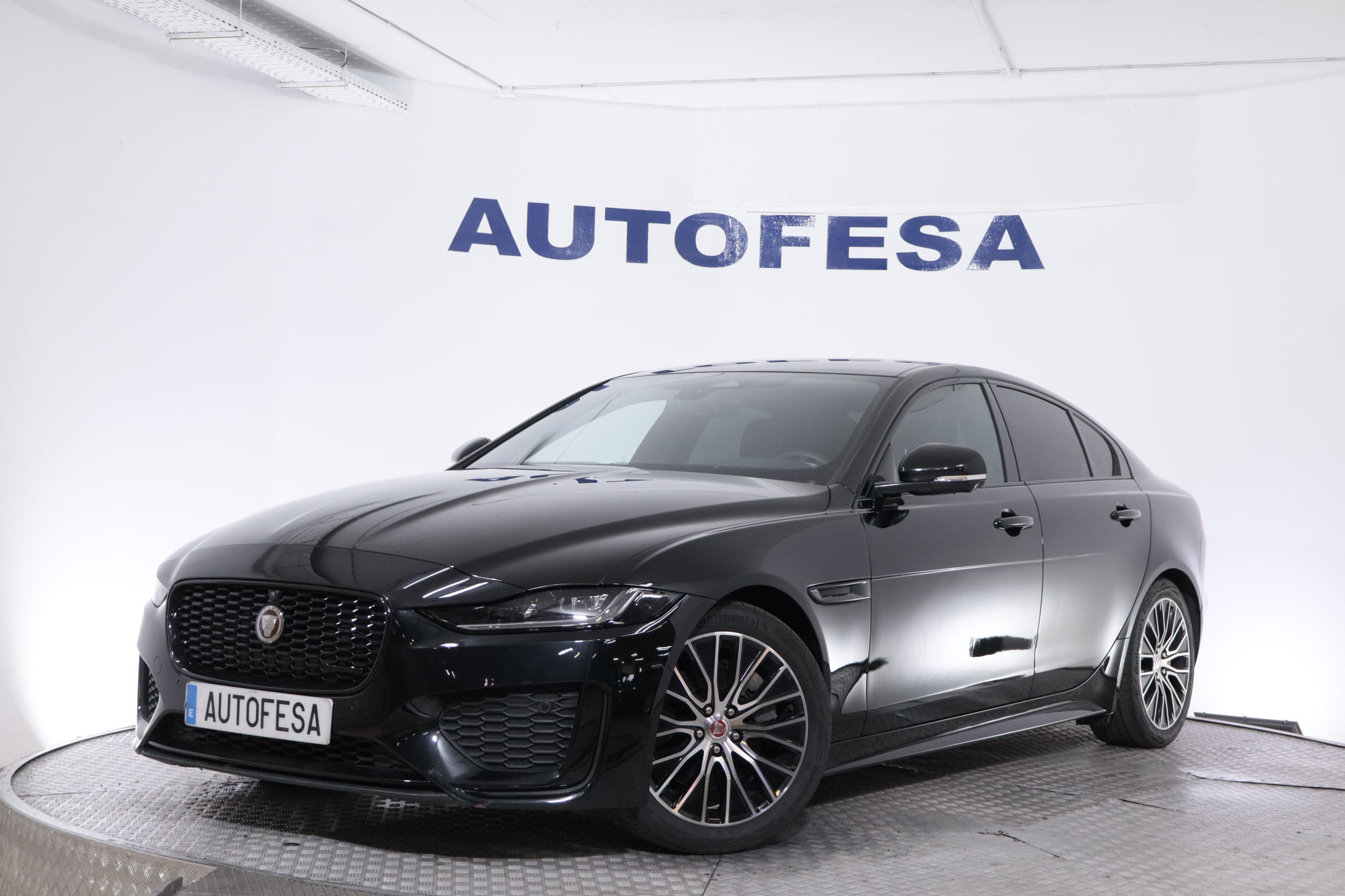 Jaguar Xe 20D MEHV AUTO R-DYNAMIC 204CV 4P # IVA DEDUCIBLE,NAVY,FAROS LED foto 1