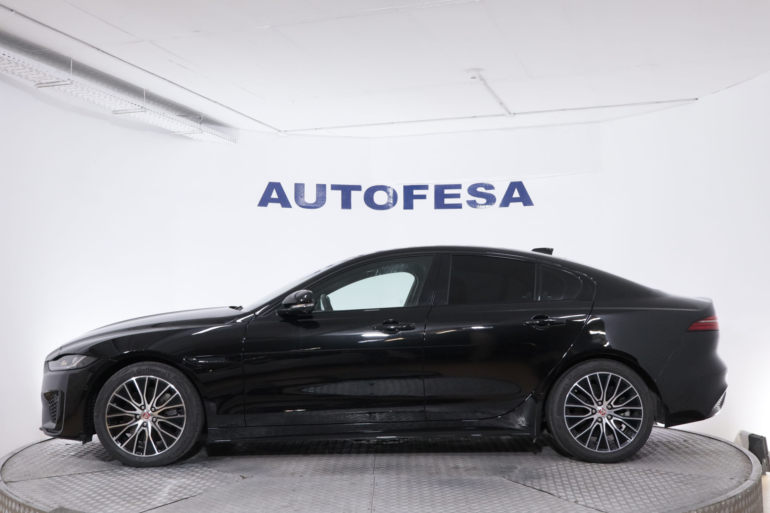 Jaguar Xe 20D MEHV AUTO R-DYNAMIC 204CV 4P # IVA DEDUCIBLE,NAVY,FAROS LED foto 6