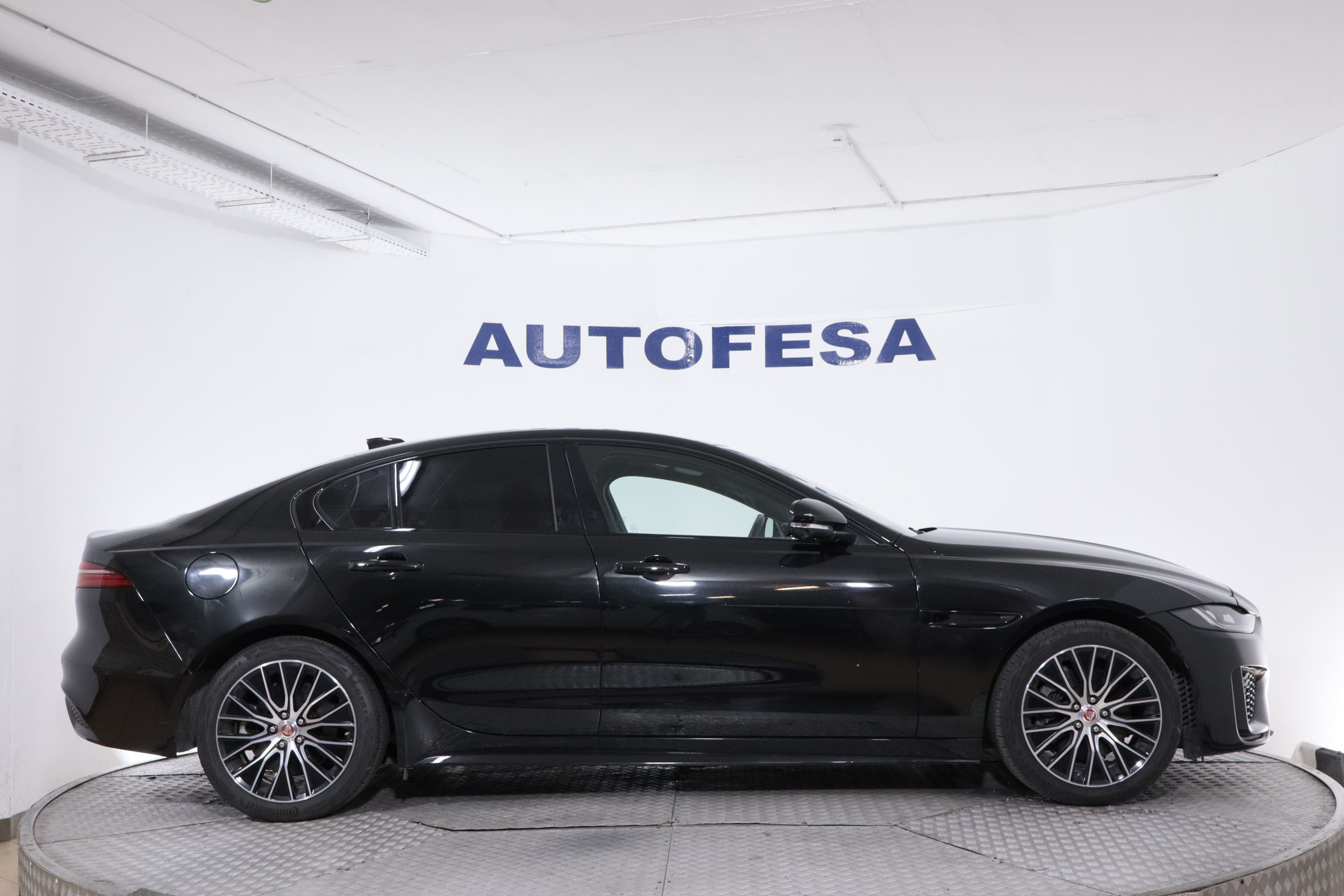 Jaguar Xe 20D MEHV AUTO R-DYNAMIC 204CV 4P # IVA DEDUCIBLE,NAVY,FAROS LED foto 7
