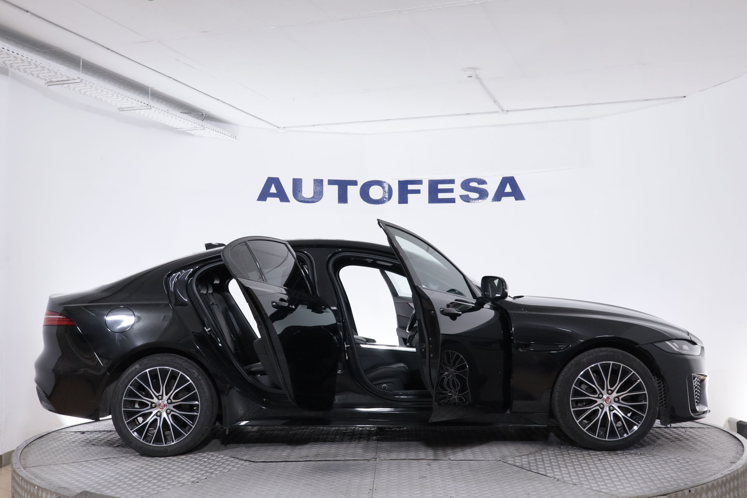 Jaguar Xe 20D MEHV AUTO R-DYNAMIC 204CV 4P # IVA DEDUCIBLE,NAVY,FAROS LED foto 9