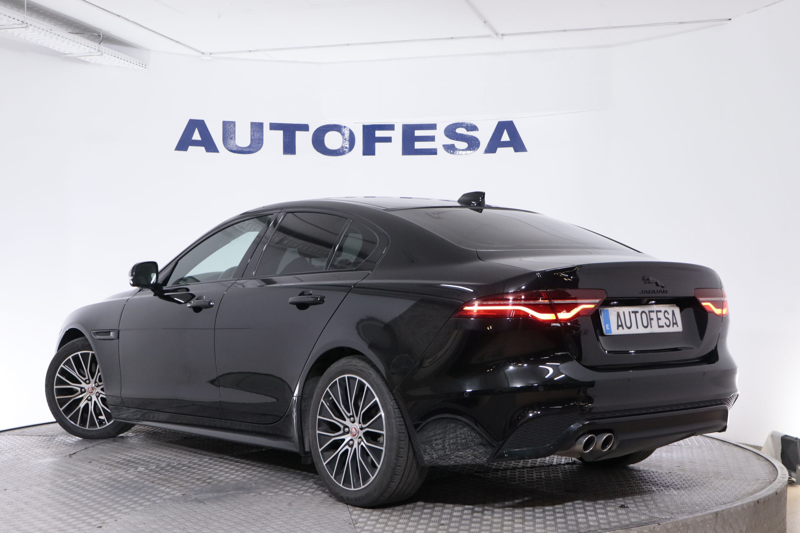 Jaguar Xe 20D MEHV AUTO R-DYNAMIC 204CV 4P # IVA DEDUCIBLE,NAVY,FAROS LED foto 10