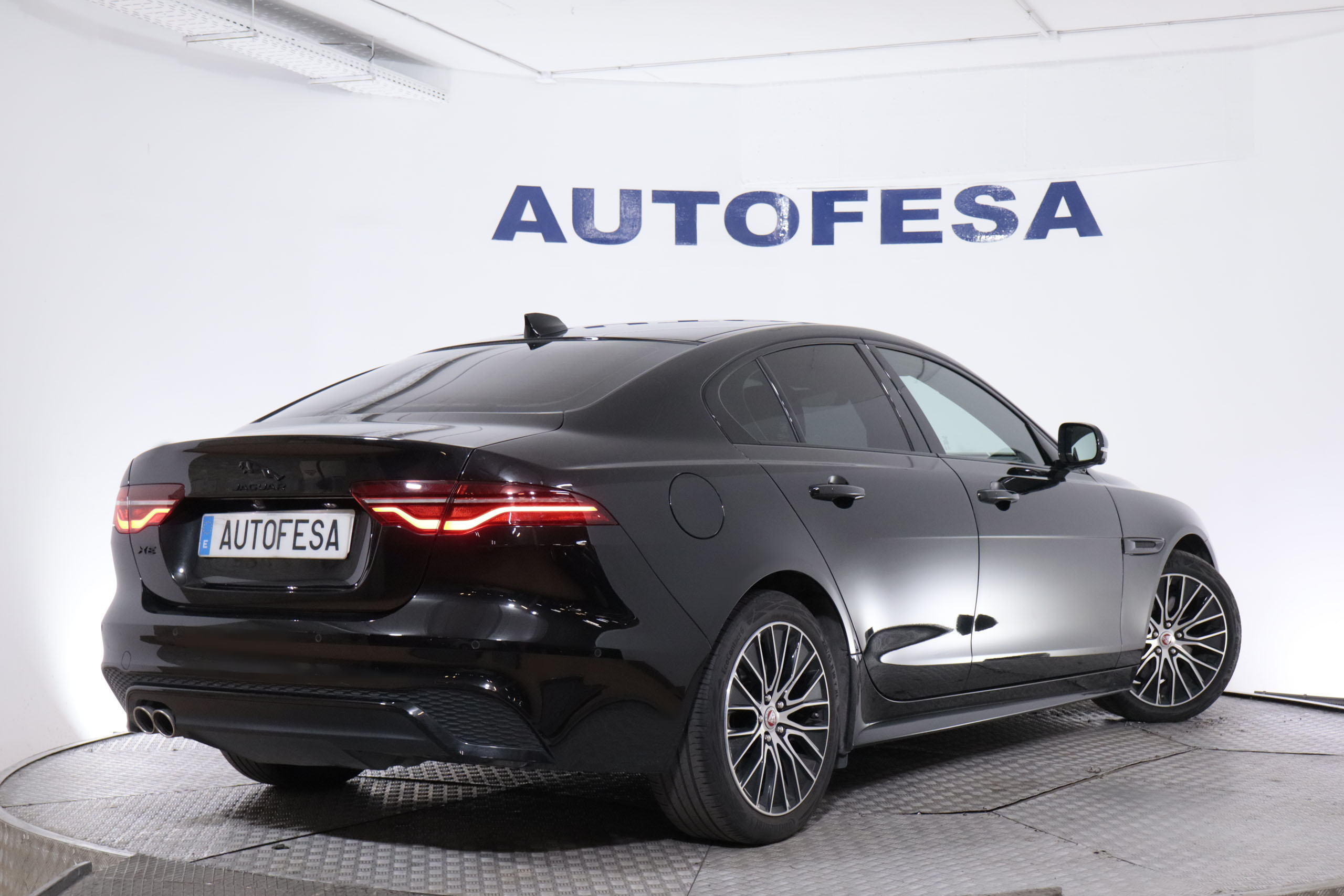 Jaguar Xe 20D MEHV AUTO R-DYNAMIC 204CV 4P # IVA DEDUCIBLE,NAVY,FAROS LED foto 13