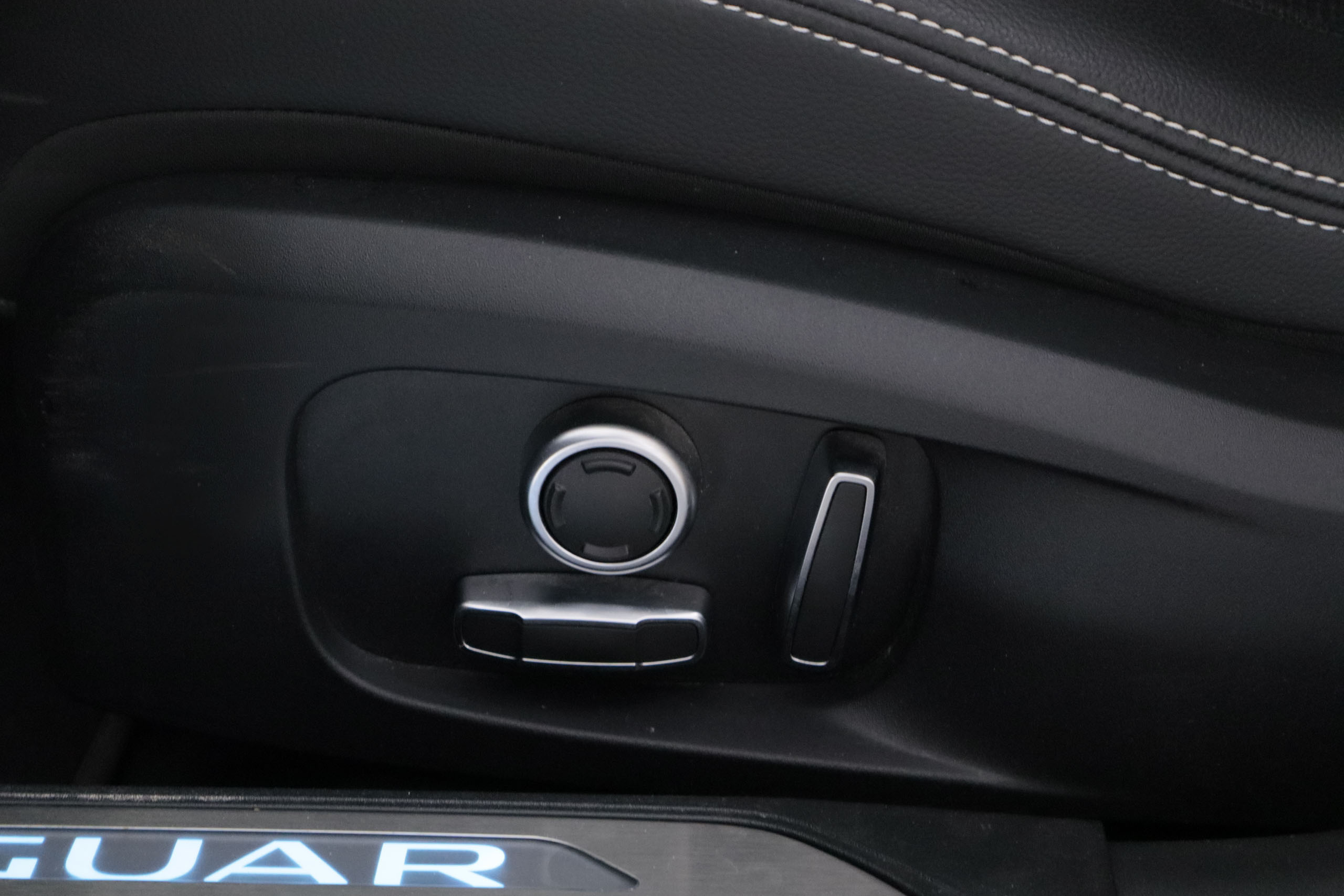 Jaguar Xe 20D MEHV AUTO R-DYNAMIC 204CV 4P # IVA DEDUCIBLE,NAVY,FAROS LED foto 20