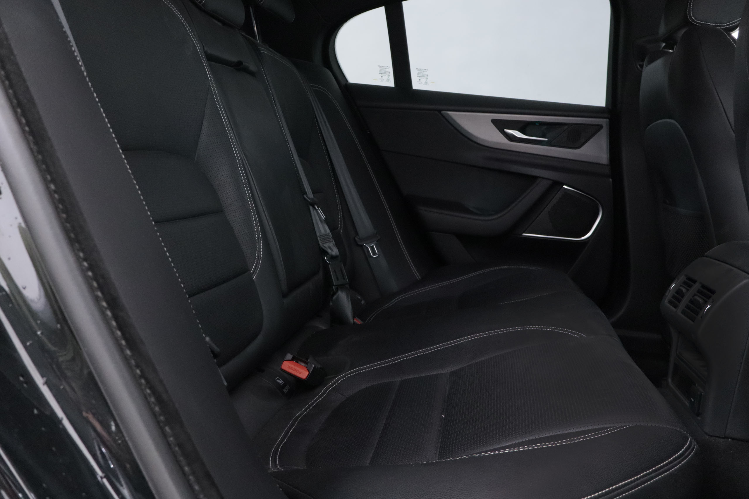 Jaguar Xe 20D MEHV AUTO R-DYNAMIC 204CV 4P # IVA DEDUCIBLE,NAVY,FAROS LED foto 22