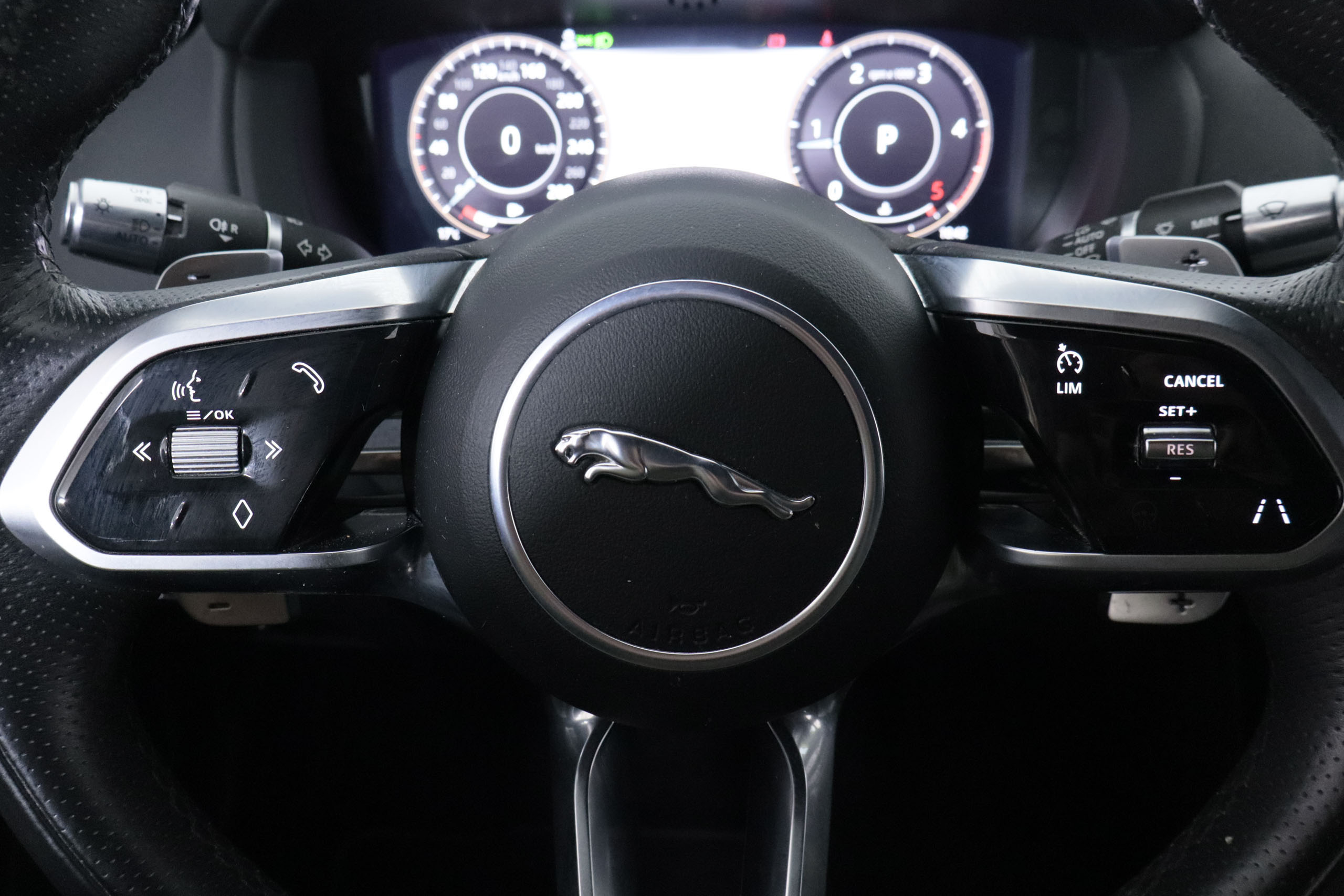 Jaguar Xe 20D MEHV AUTO R-DYNAMIC 204CV 4P # IVA DEDUCIBLE,NAVY,FAROS LED foto 23