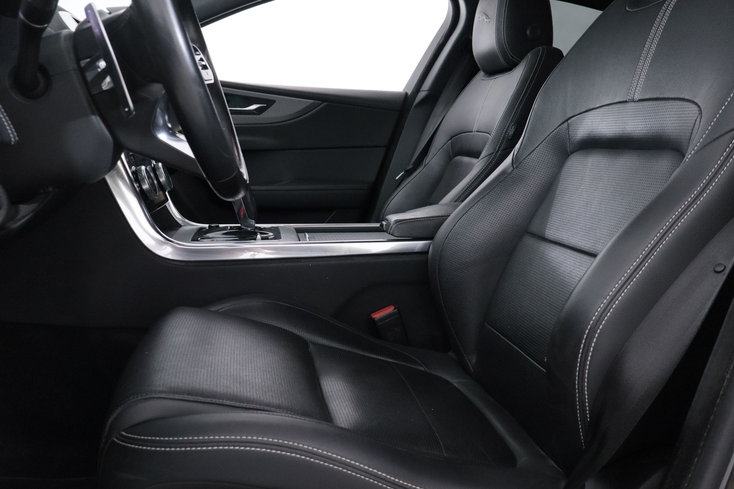 Jaguar Xe 20D MEHV AUTO R-DYNAMIC 204CV 4P # IVA DEDUCIBLE,NAVY,FAROS LED foto 27