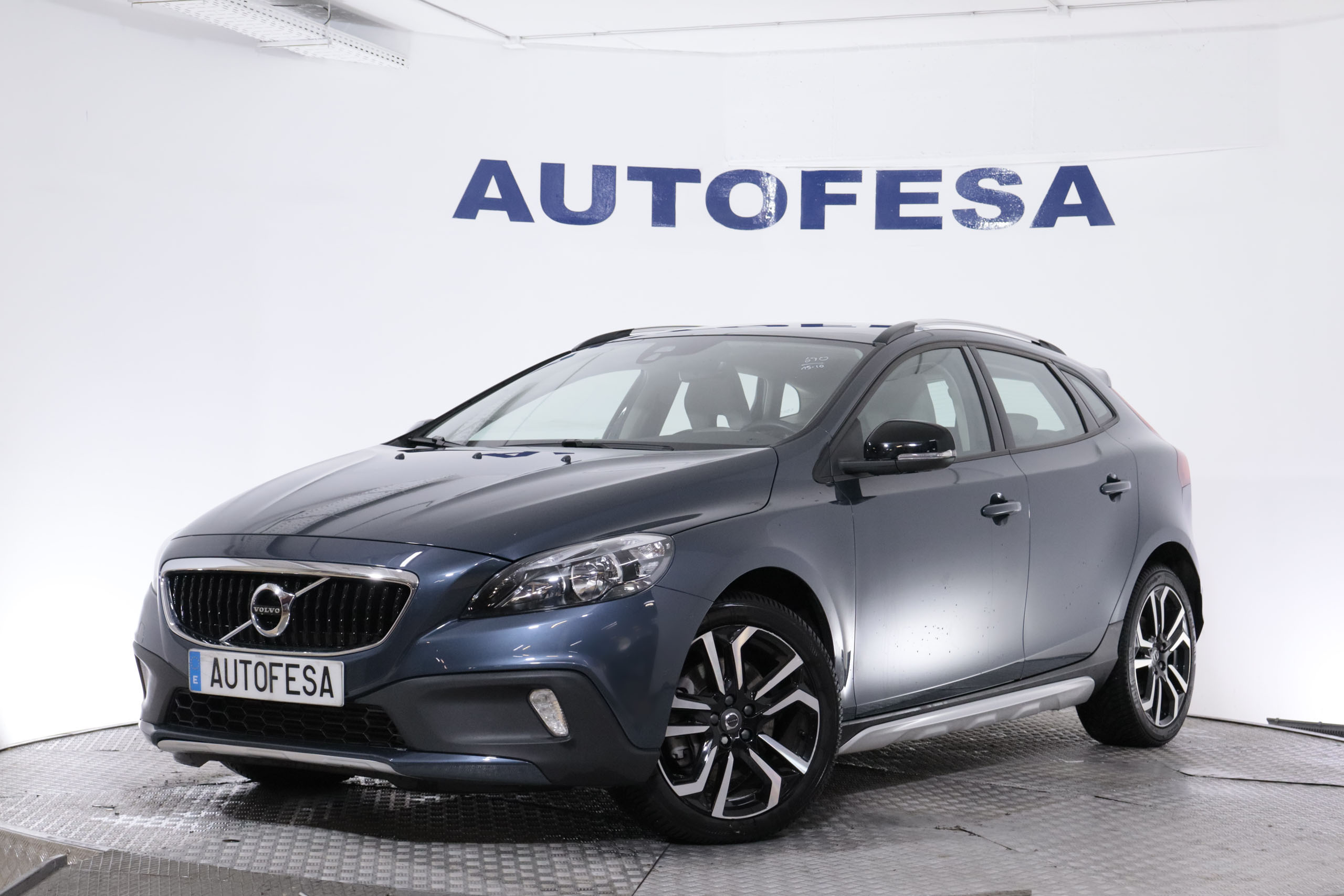 Volvo V40 CROSS COUNTRY 1.5 T3 AUTO 152CV 5P # TECHO PANORAMICO,NAVY,CAMARA TRASERA foto 20