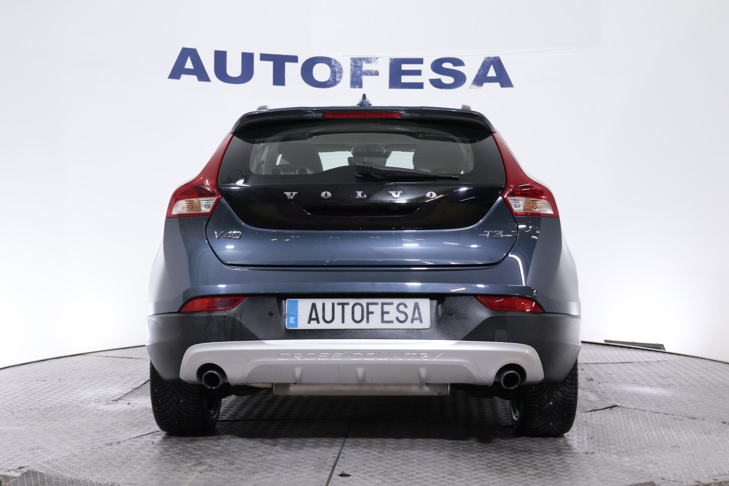 Volvo V40 CROSS COUNTRY 1.5 T3 AUTO 152CV 5P # TECHO PANORAMICO,NAVY,CAMARA TRASERA CROSS COUNTRY 1.5 T3 AUTO 152CV 5P # TECHO PANORAMICO,NAVY,CAMARA TRASERA foto 7
