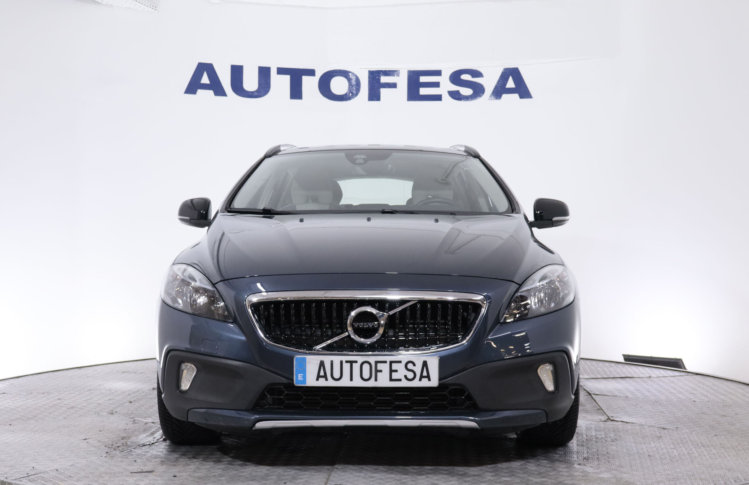 Volvo V40 CROSS COUNTRY 1.5 T3 AUTO 152CV 5P # TECHO PANORAMICO,NAVY,CAMARA TRASERA CROSS COUNTRY 1.5 T3 AUTO 152CV 5P # TECHO PANORAMICO,NAVY,CAMARA TRASERA foto 2