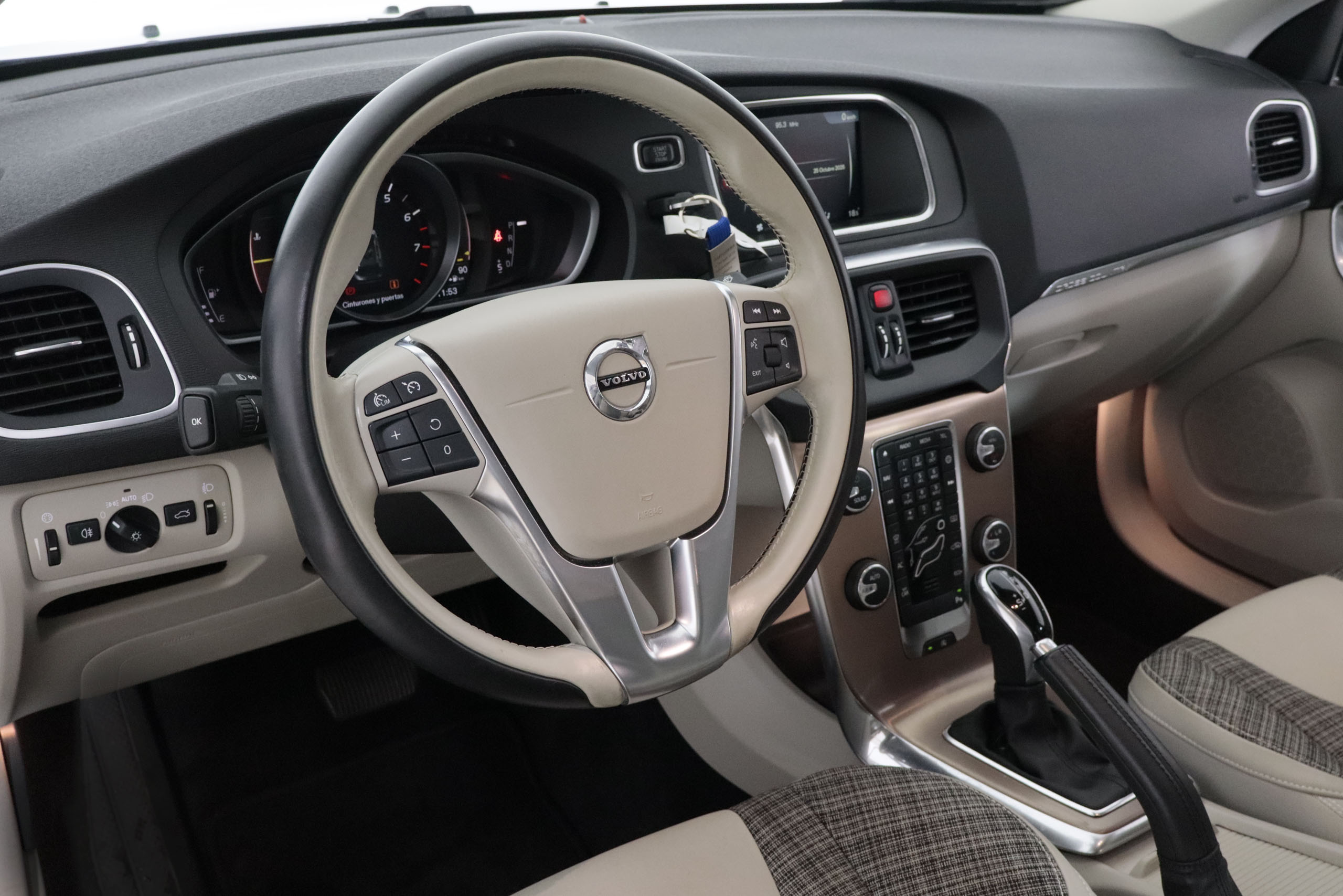 Volvo V40 CROSS COUNTRY 1.5 T3 AUTO 152CV 5P # TECHO PANORAMICO,NAVY,CAMARA TRASERA CROSS COUNTRY 1.5 T3 AUTO 152CV 5P # TECHO PANORAMICO,NAVY,CAMARA TRASERA foto 15