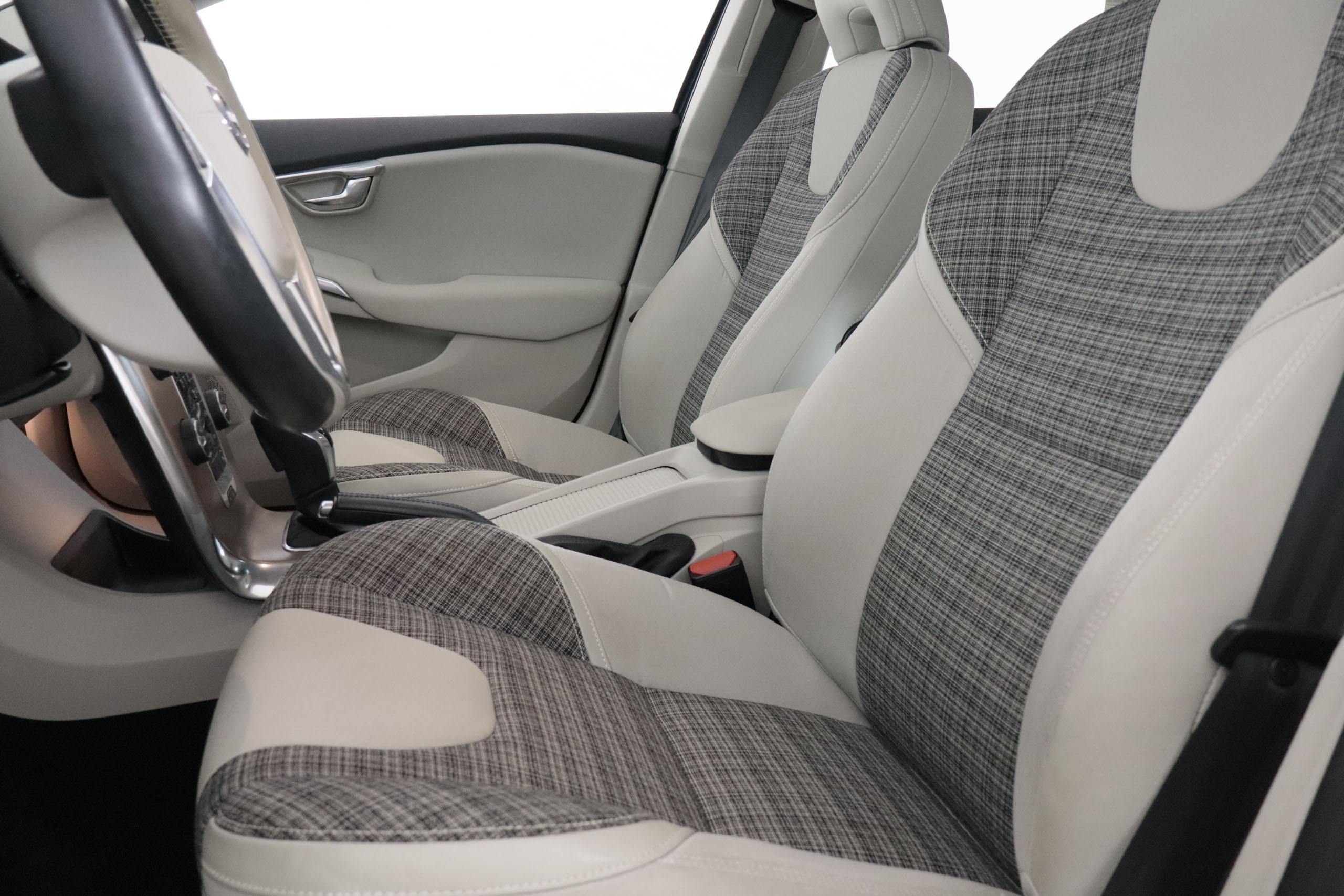 Volvo V40 CROSS COUNTRY 1.5 T3 AUTO 152CV 5P # TECHO PANORAMICO,NAVY,CAMARA TRASERA CROSS COUNTRY 1.5 T3 AUTO 152CV 5P # TECHO PANORAMICO,NAVY,CAMARA TRASERA foto 22