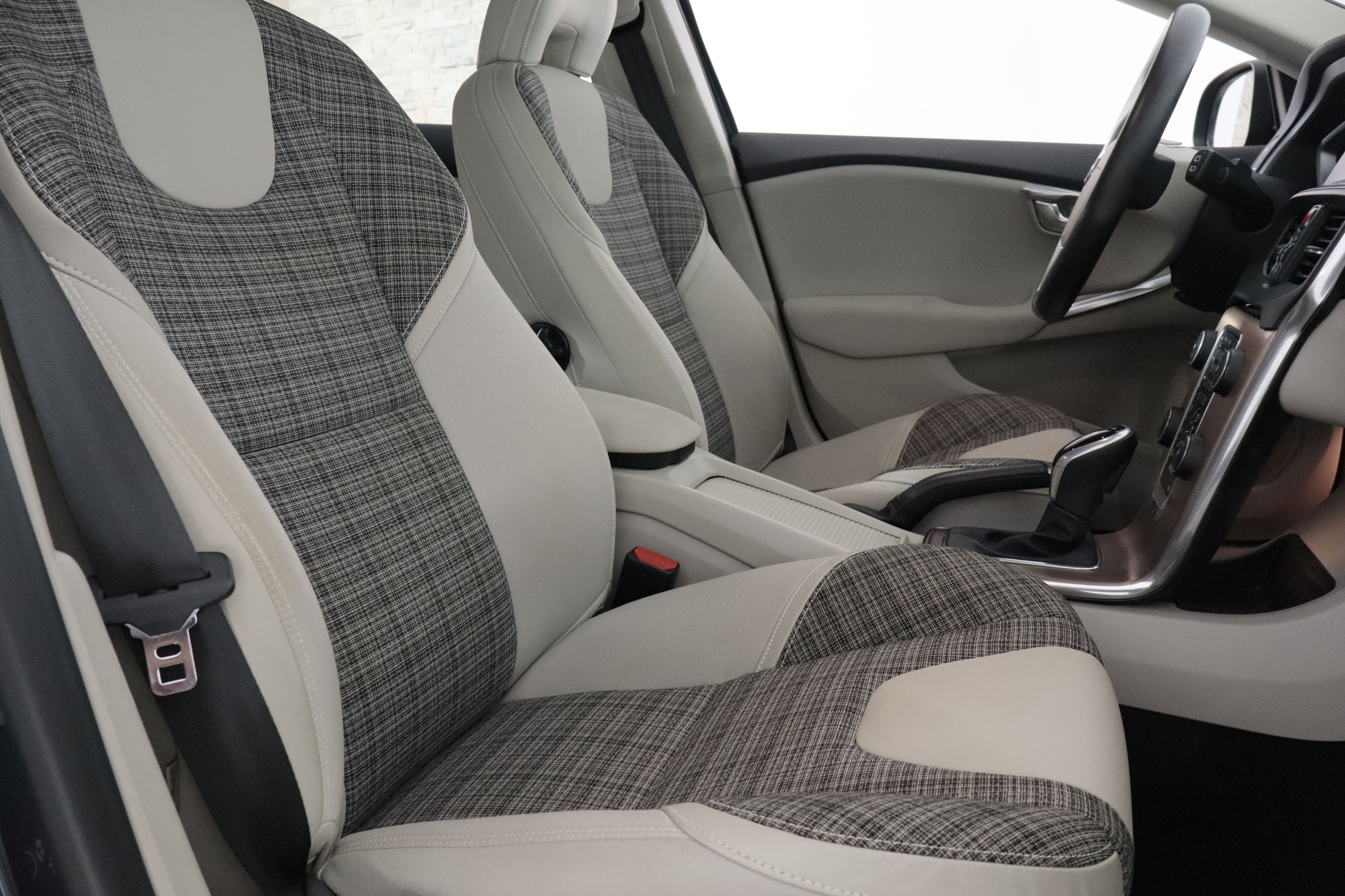 Volvo V40 CROSS COUNTRY 1.5 T3 AUTO 152CV 5P # TECHO PANORAMICO,NAVY,CAMARA TRASERA CROSS COUNTRY 1.5 T3 AUTO 152CV 5P # TECHO PANORAMICO,NAVY,CAMARA TRASERA foto 24