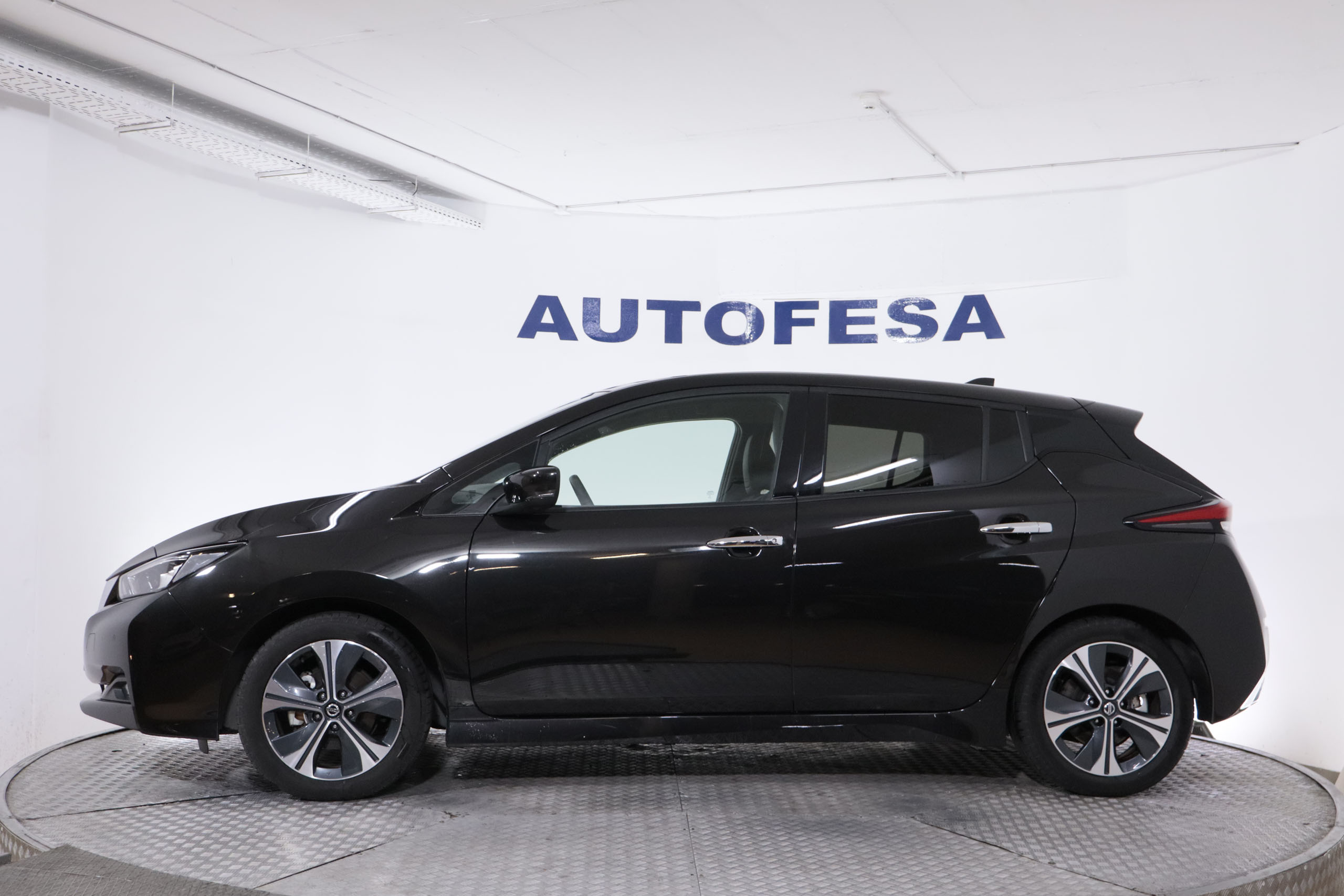 Nissan Leaf 40KWH ELECTRICO TEKNA AUTO 150CV 5P # NAVY,PARKTRONIC foto 5