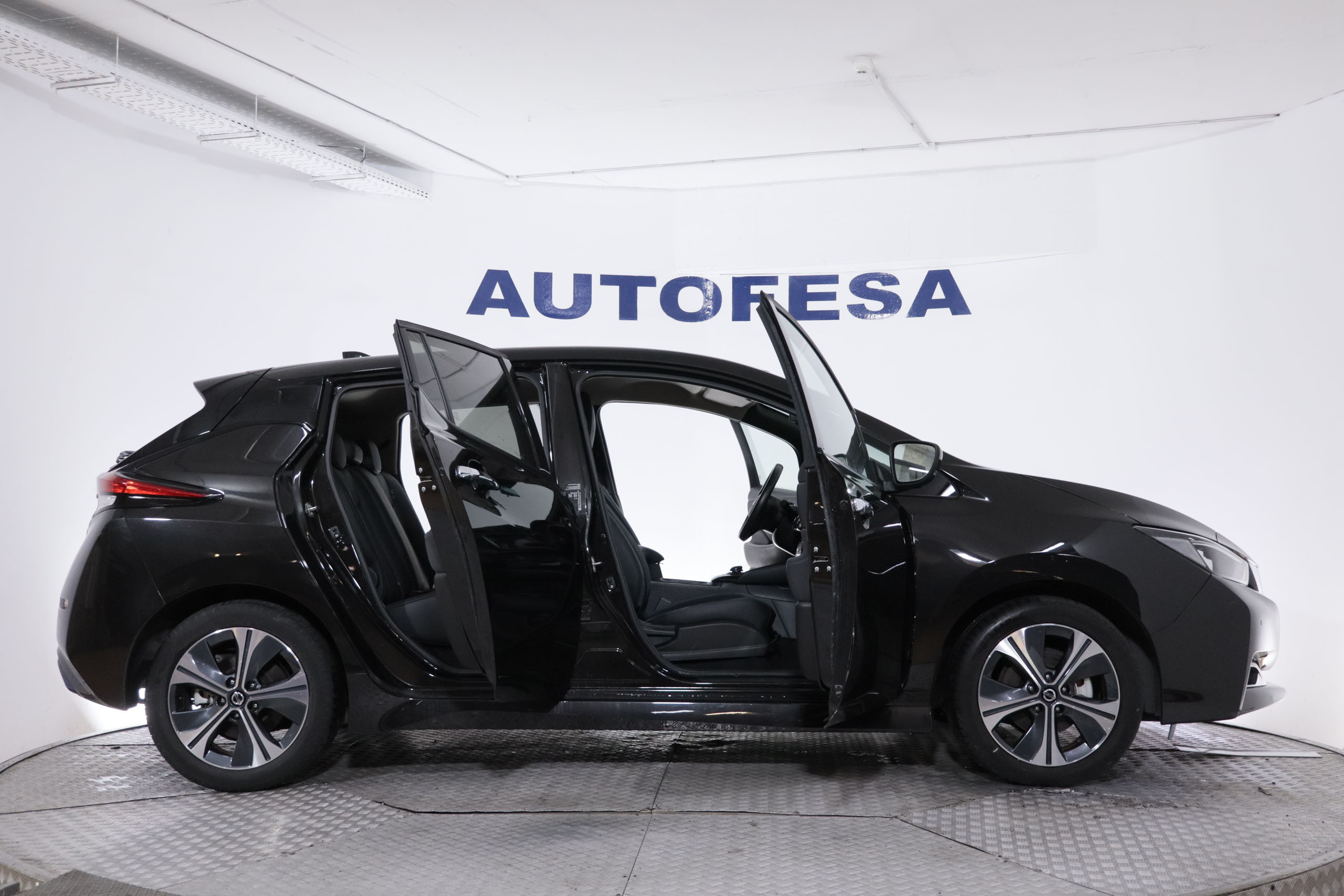 Nissan Leaf 40KWH ELECTRICO TEKNA AUTO 150CV 5P # NAVY,PARKTRONIC foto 13