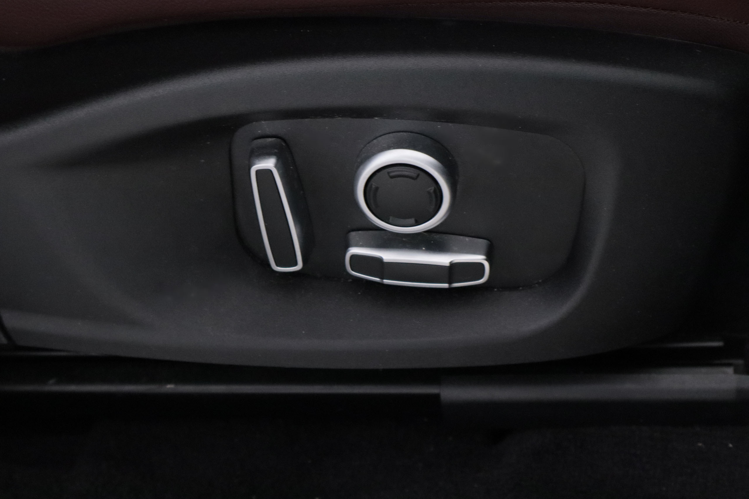 Jaguar E-pace E-PACE 2.0 MHEV R-DYNAMIC 4WD 200CV AUTO 5P S/S # NAVY, CUERO, FAROS LED, CAMARA 360 foto 26