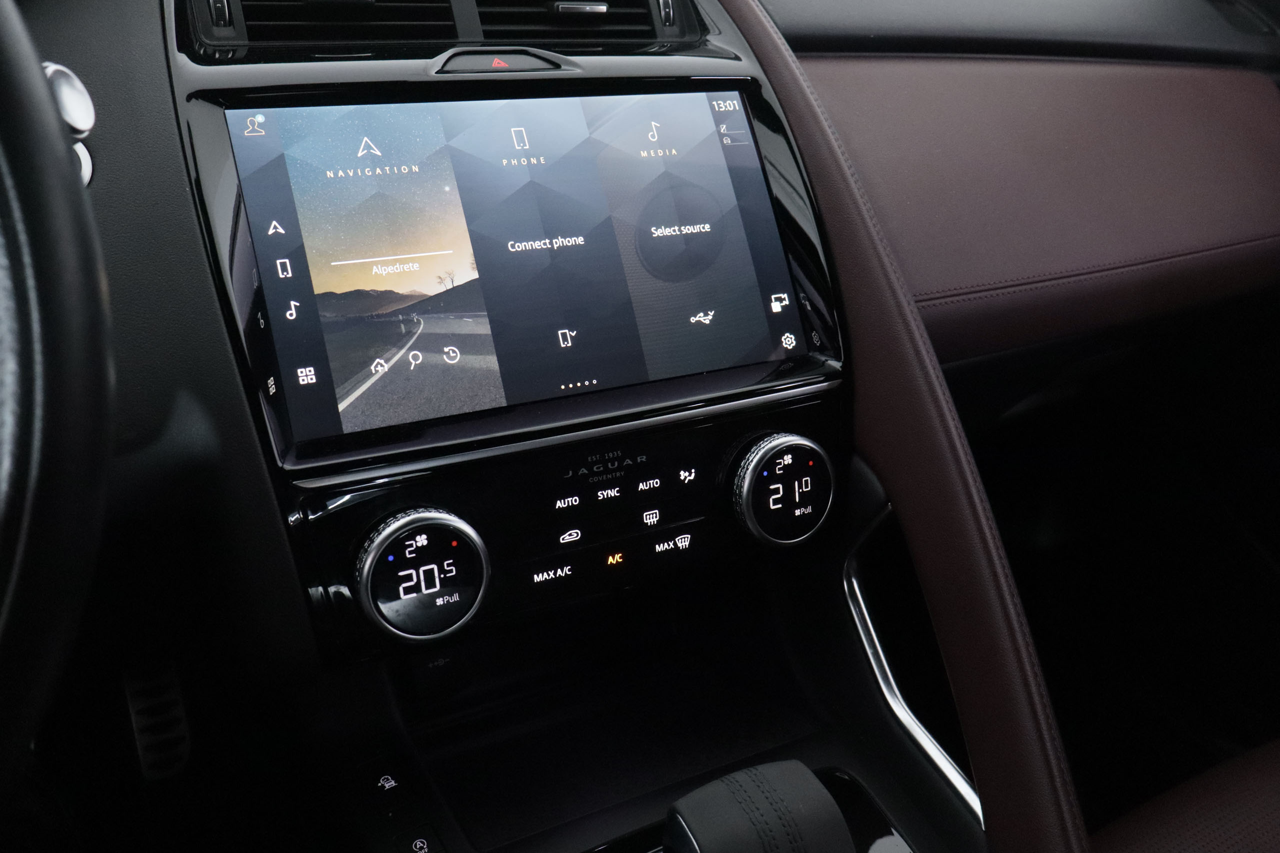 Jaguar E-pace E-PACE 2.0 MHEV R-DYNAMIC 4WD 200CV AUTO 5P S/S # NAVY, CUERO, FAROS LED, CAMARA 360 foto 18