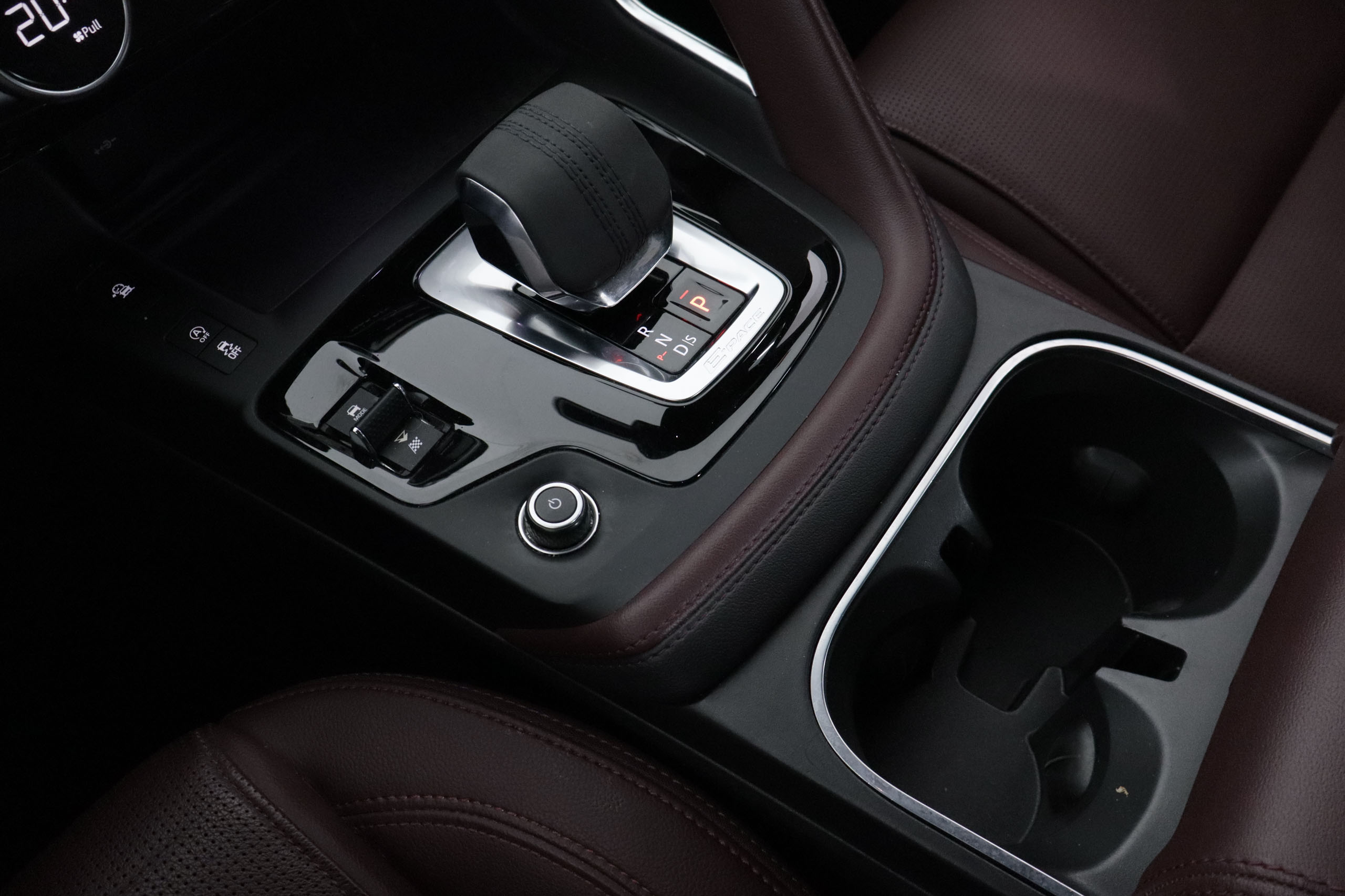 Jaguar E-pace E-PACE 2.0 MHEV R-DYNAMIC 4WD 200CV AUTO 5P S/S # NAVY, CUERO, FAROS LED, CAMARA 360 foto 22