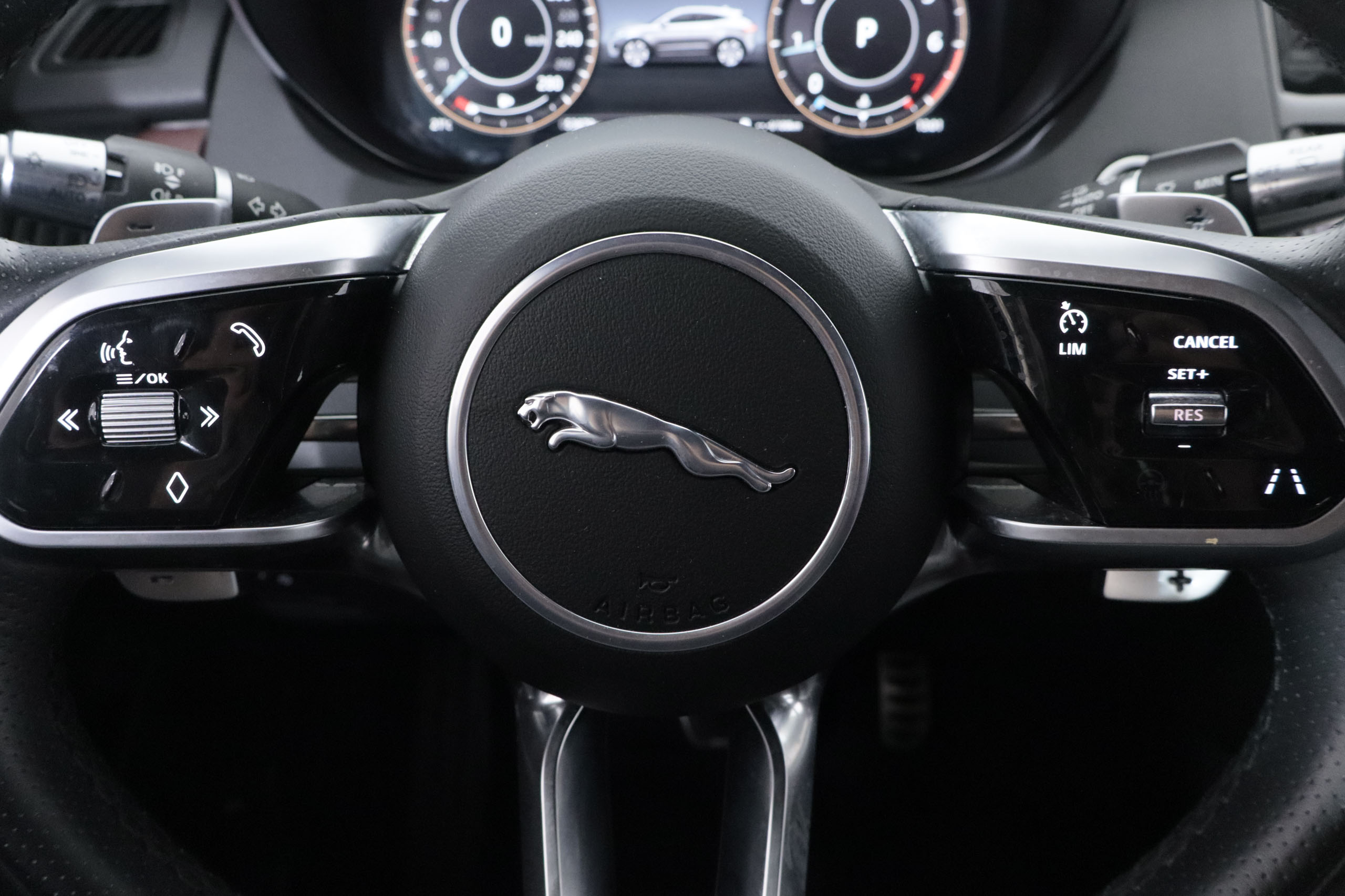 Jaguar E-pace E-PACE 2.0 MHEV R-DYNAMIC 4WD 200CV AUTO 5P S/S # NAVY, CUERO, FAROS LED, CAMARA 360 foto 17