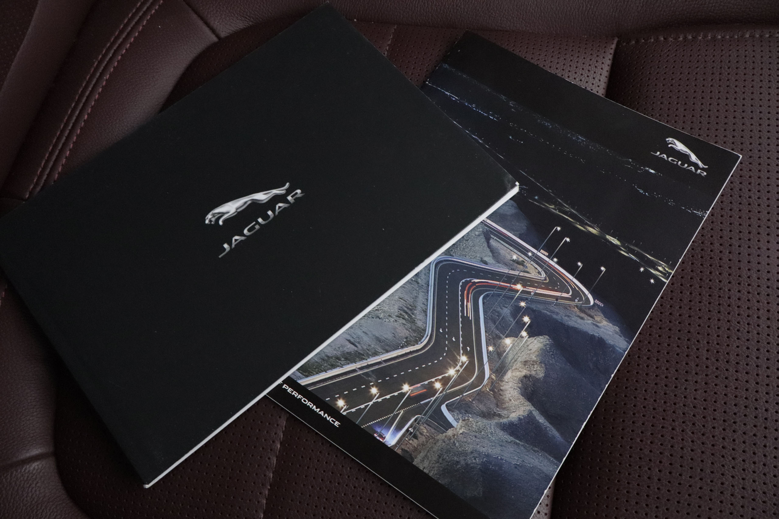 Jaguar E-pace E-PACE 2.0 MHEV R-DYNAMIC 4WD 200CV AUTO 5P S/S # NAVY, CUERO, FAROS LED, CAMARA 360 foto 28