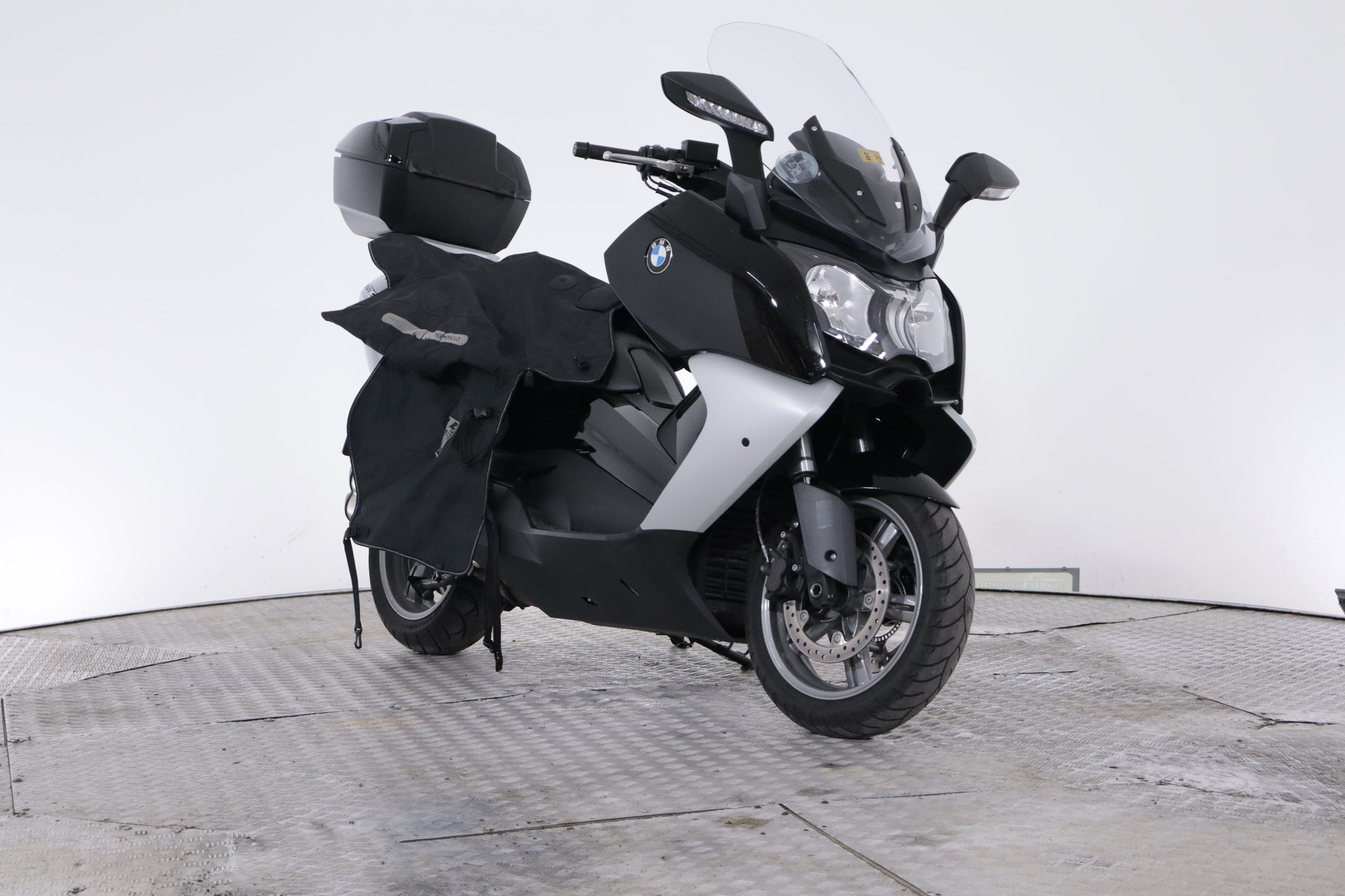 BMW C 650 Gt C650 GT EXECUTIVE 59CV ABS/ASC (MANTENIMIENTO INCLUIDO HASTA 40K KMS) # PUÑOS TERMICOS,ASIENTOS CALEFACTABLES, TOP CASE, MANTA foto 5