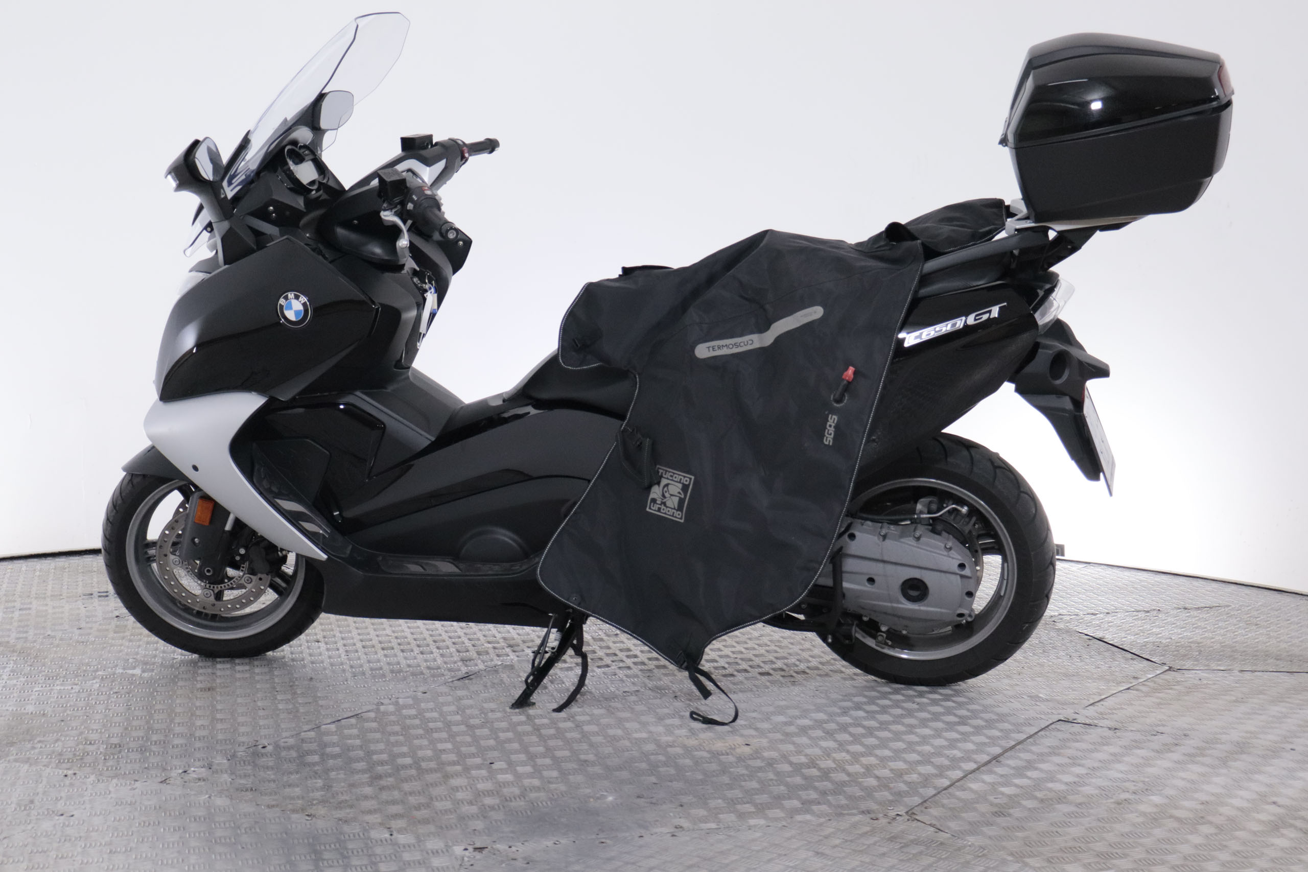 BMW C 650 Gt C650 GT EXECUTIVE 59CV ABS/ASC (MANTENIMIENTO INCLUIDO HASTA 40K KMS) # PUÑOS TERMICOS,ASIENTOS CALEFACTABLES, TOP CASE, MANTA foto 6