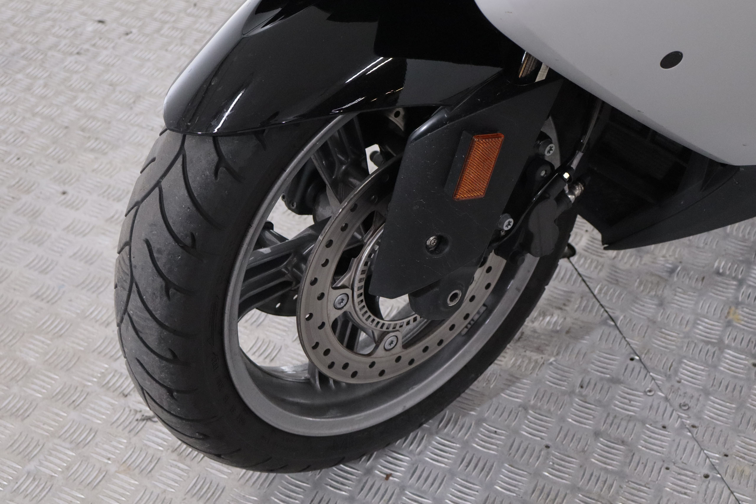 BMW C 650 Gt C650 GT EXECUTIVE 59CV ABS/ASC (MANTENIMIENTO INCLUIDO HASTA 40K KMS) # PUÑOS TERMICOS,ASIENTOS CALEFACTABLES, TOP CASE, MANTA foto 15