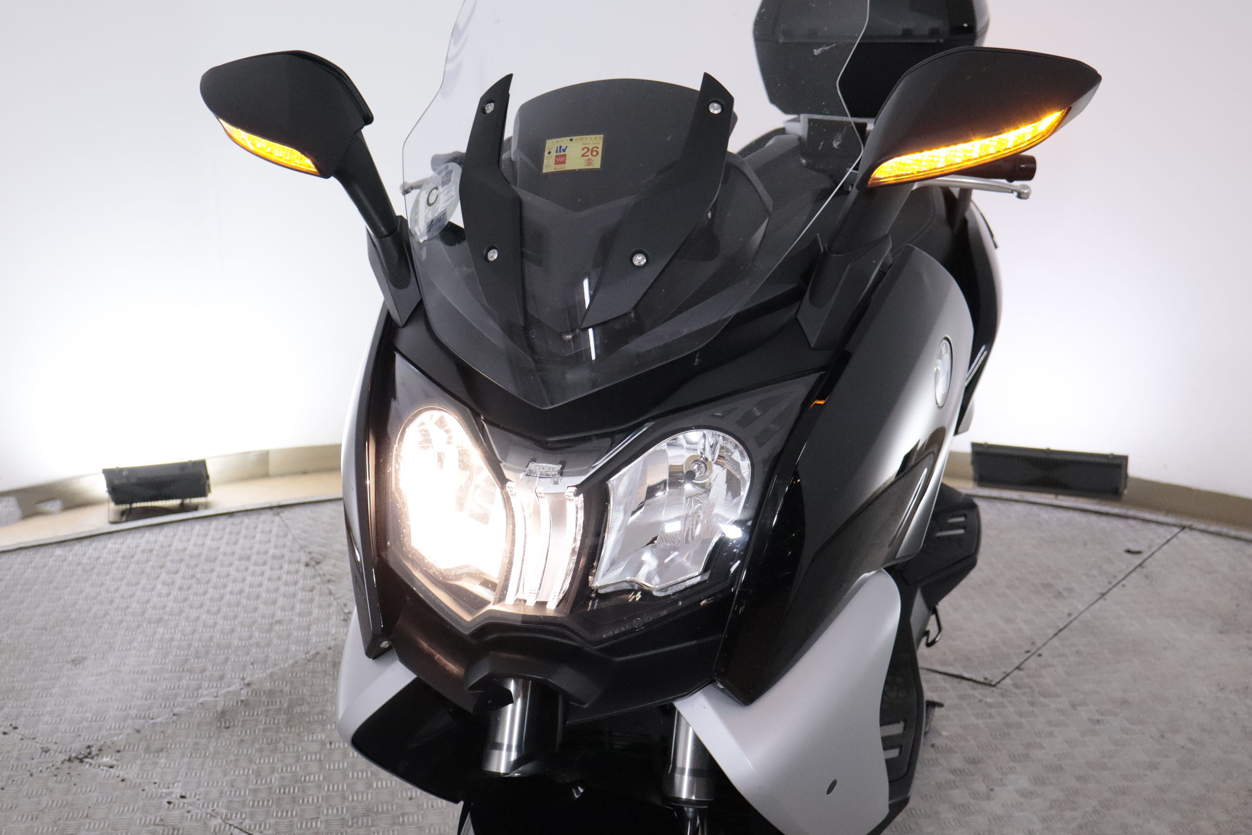 BMW C 650 Gt C650 GT EXECUTIVE 59CV ABS/ASC (MANTENIMIENTO INCLUIDO HASTA 40K KMS) # PUÑOS TERMICOS,ASIENTOS CALEFACTABLES, TOP CASE, MANTA foto 13