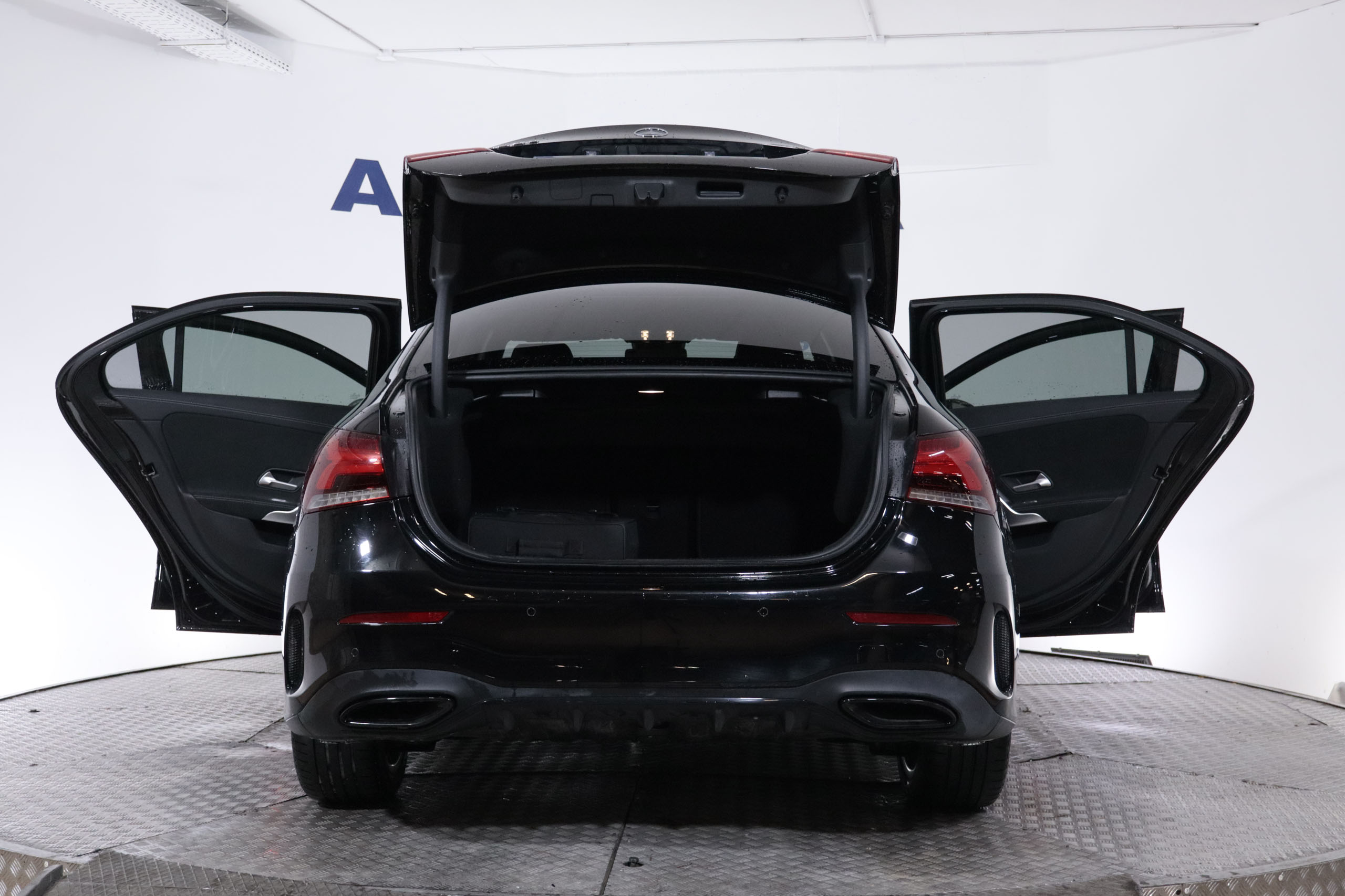 Mercedes-benz A 250 CLASE A 250e SEDAN AMG LINE AUTO 218CV 4P # NAVY,CAMARA TRASERA foto 11