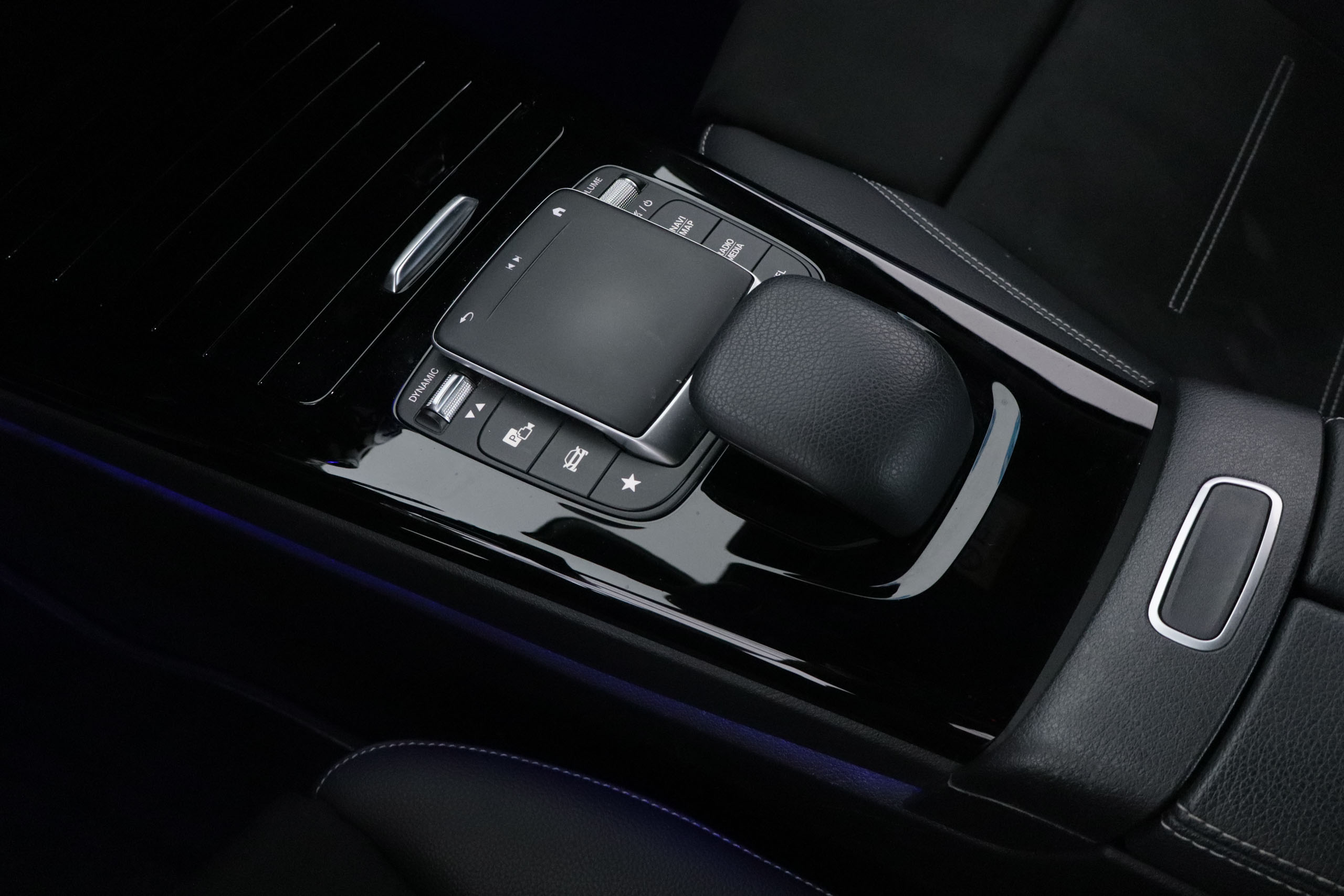 Mercedes-benz A 250 CLASE A 250e SEDAN AMG LINE AUTO 218CV 4P # NAVY,CAMARA TRASERA foto 19