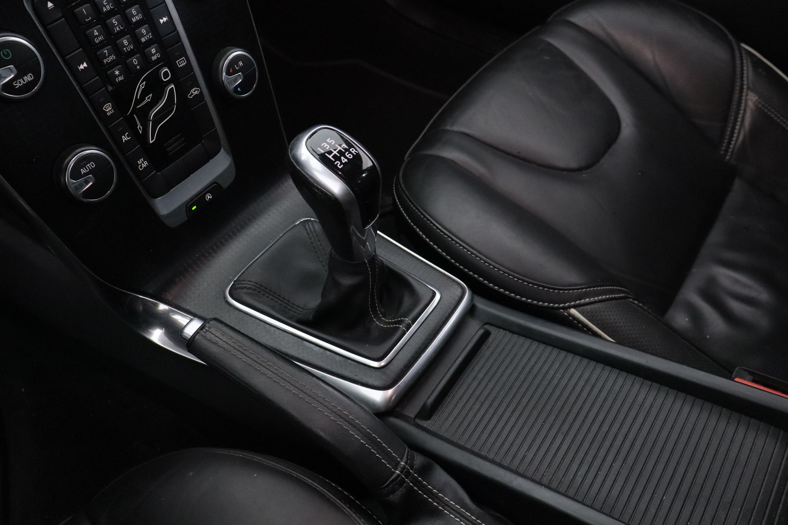 Volvo V40 2.0 T2 R-DESIGN 122CV 5P # CUERO, foto 19