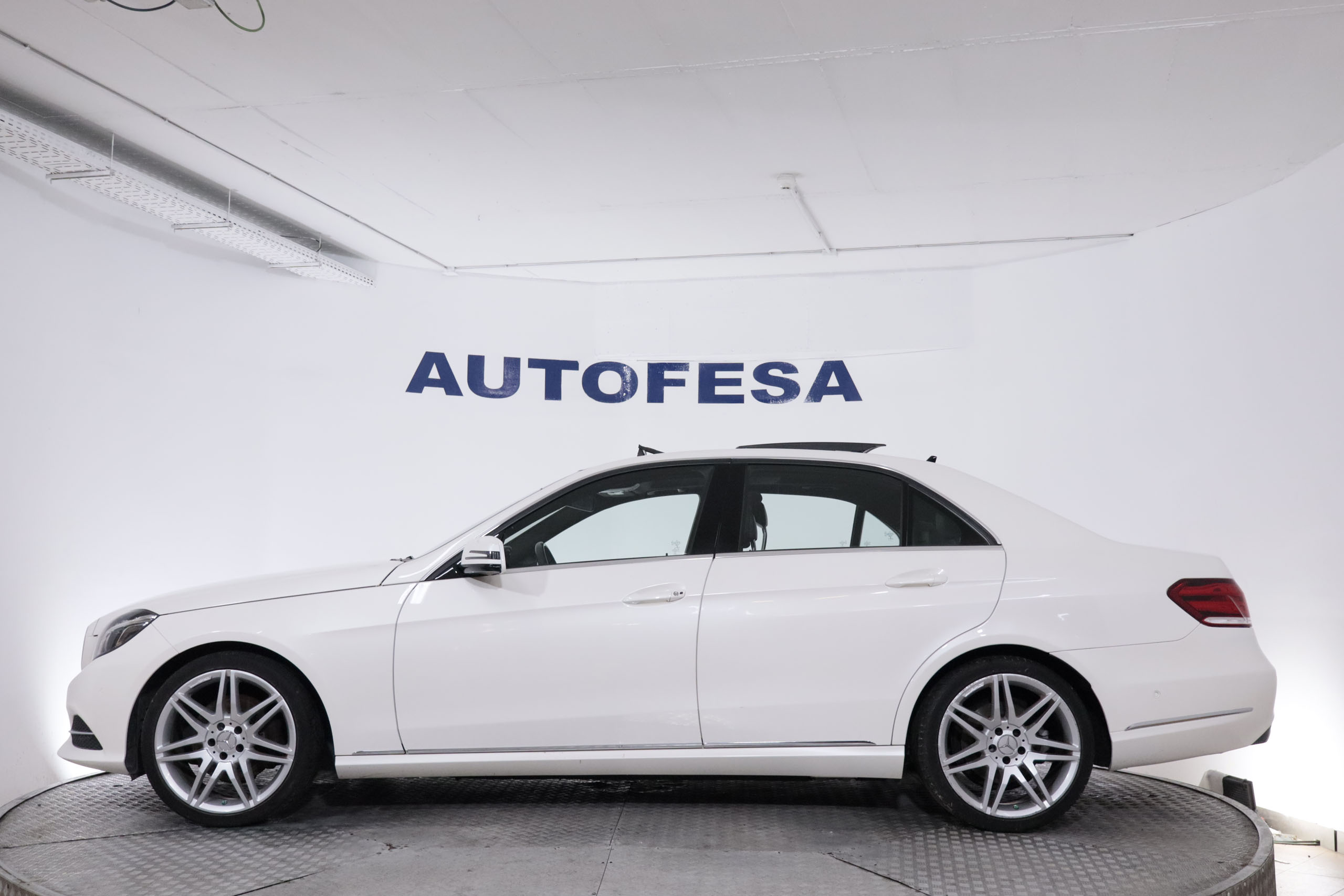 Mercedes-benz E 350 CLASE E 350 CDI AVANTGARDE 258CV AUTO 4P # TECHO PANORAMICO ELE,CUERO,NAVY foto 5