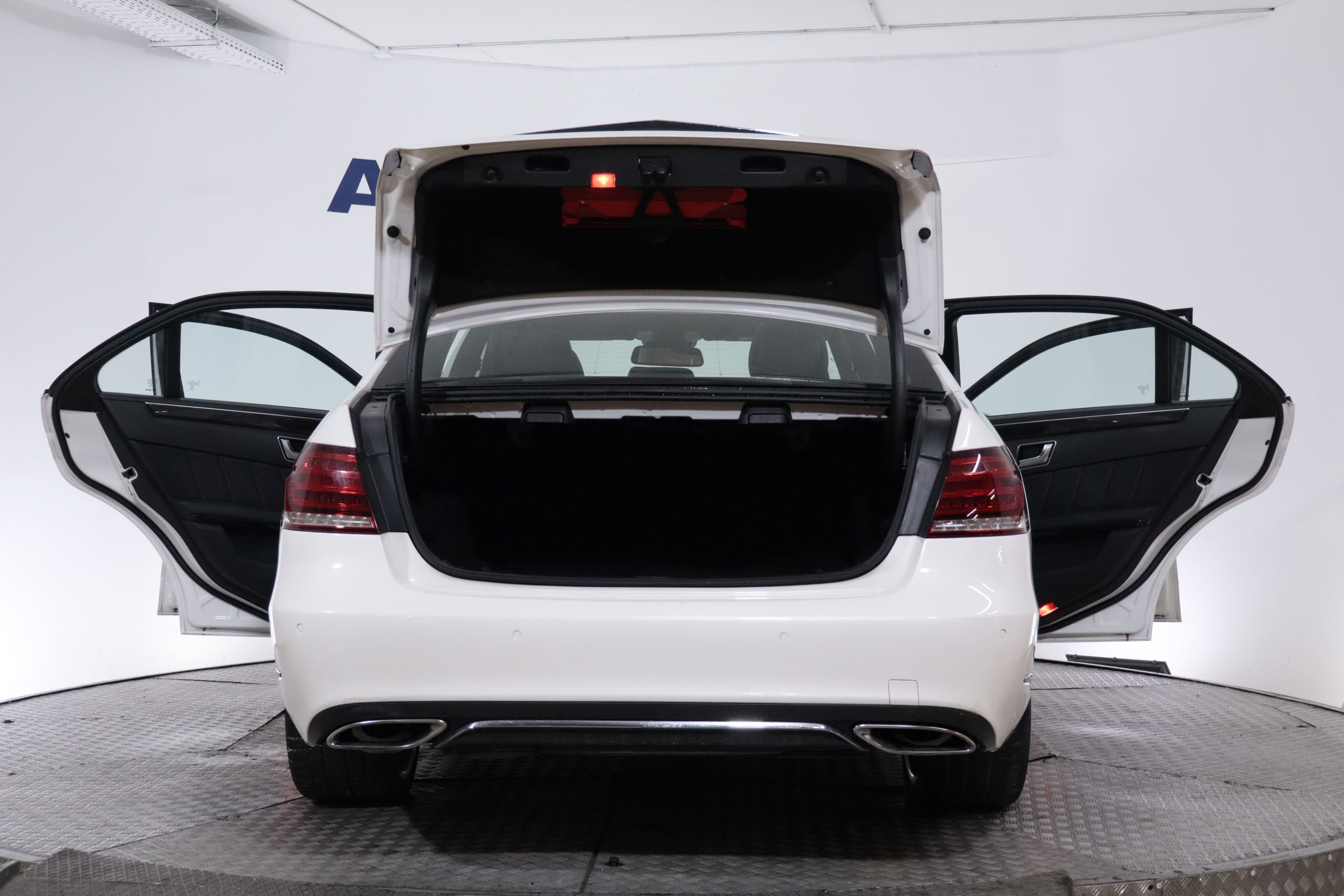 Mercedes-benz E 350 CLASE E 350 CDI AVANTGARDE 258CV AUTO 4P # TECHO PANORAMICO ELE,CUERO,NAVY foto 11